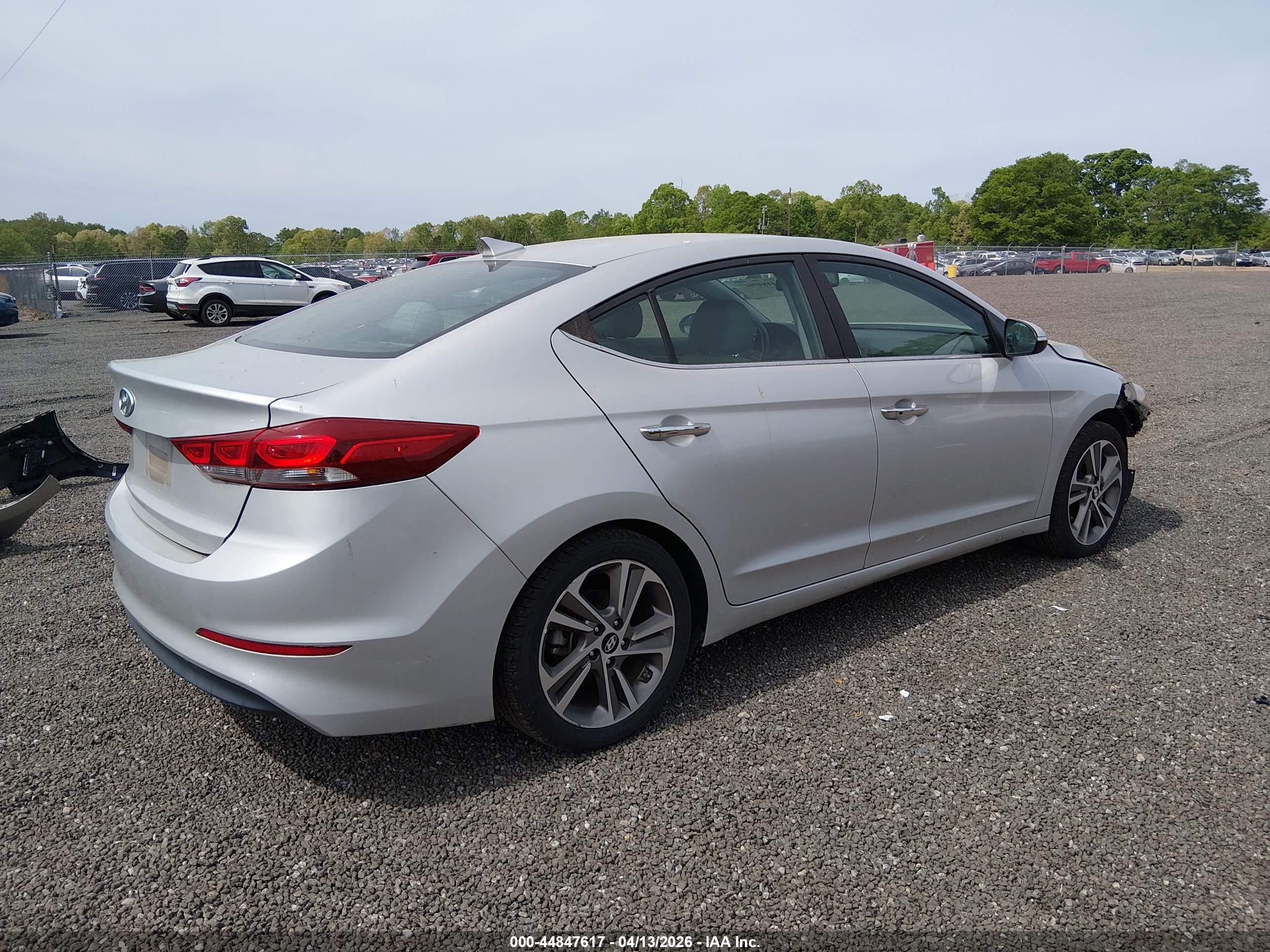 HYUNDAI ELANTRA image 4