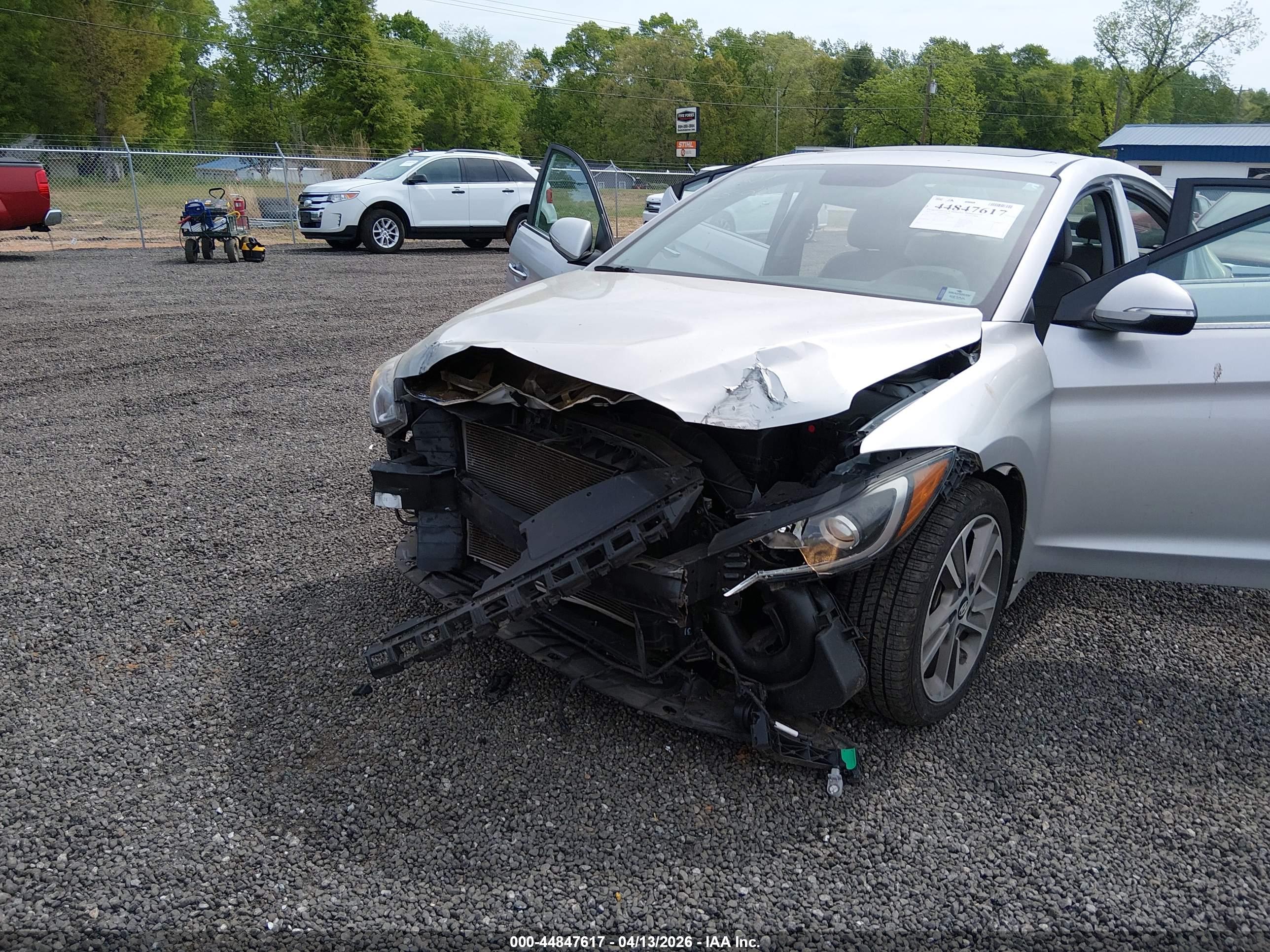 HYUNDAI ELANTRA image 6