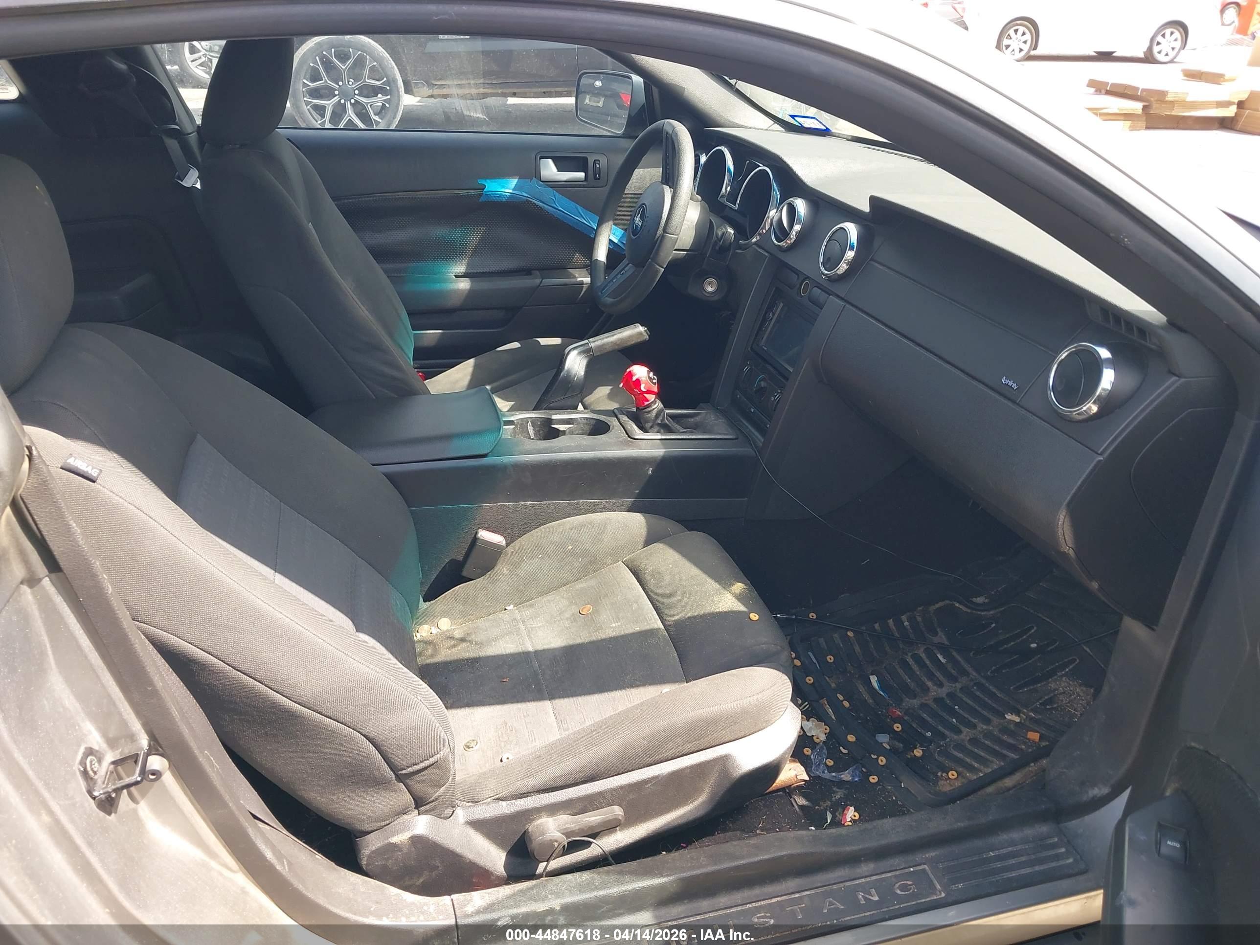 FORD MUSTANG image 5