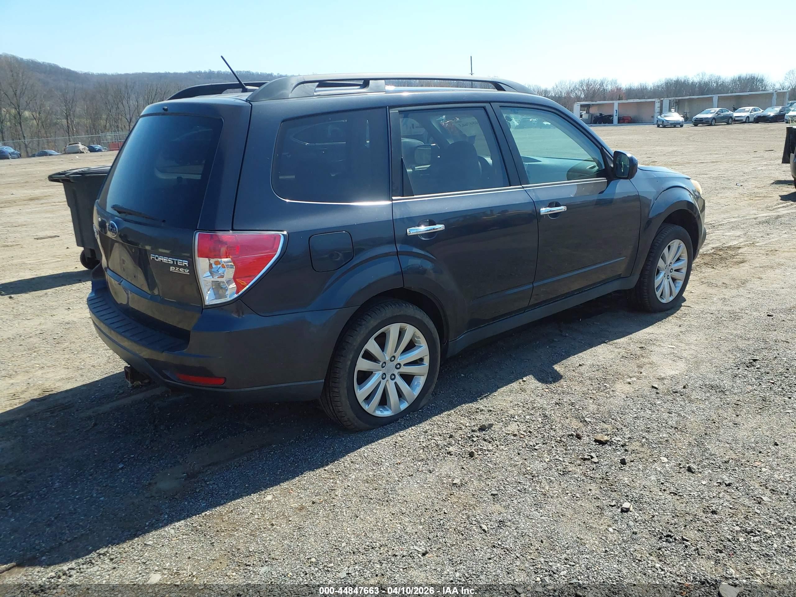 SUBARU FORESTER image 4