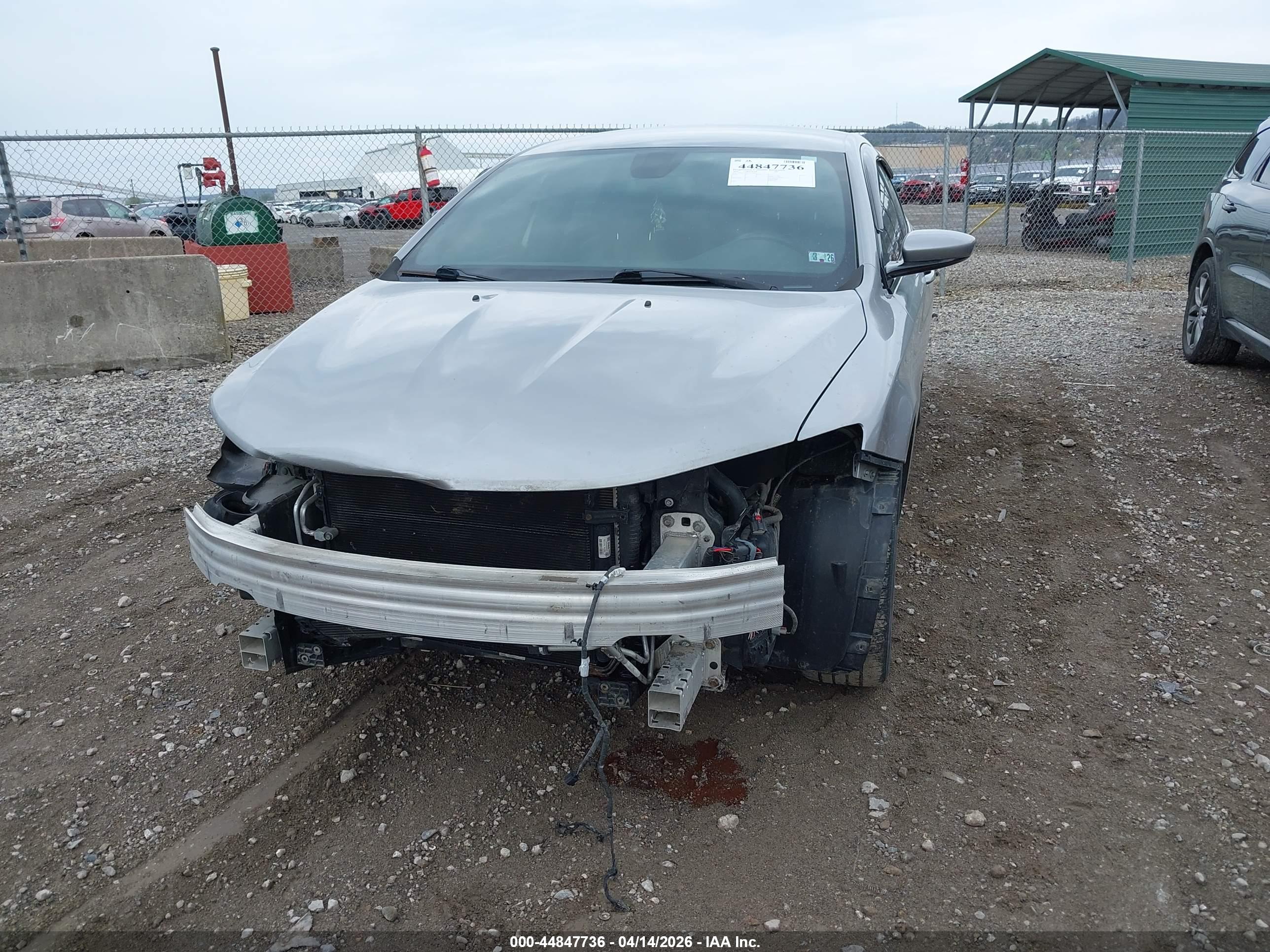 CHRYSLER 200 image 2