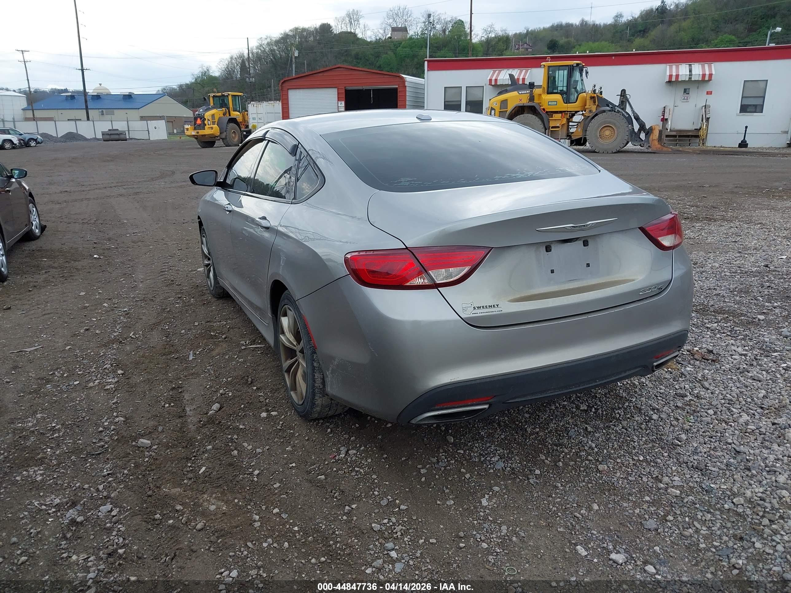 CHRYSLER 200 image 3