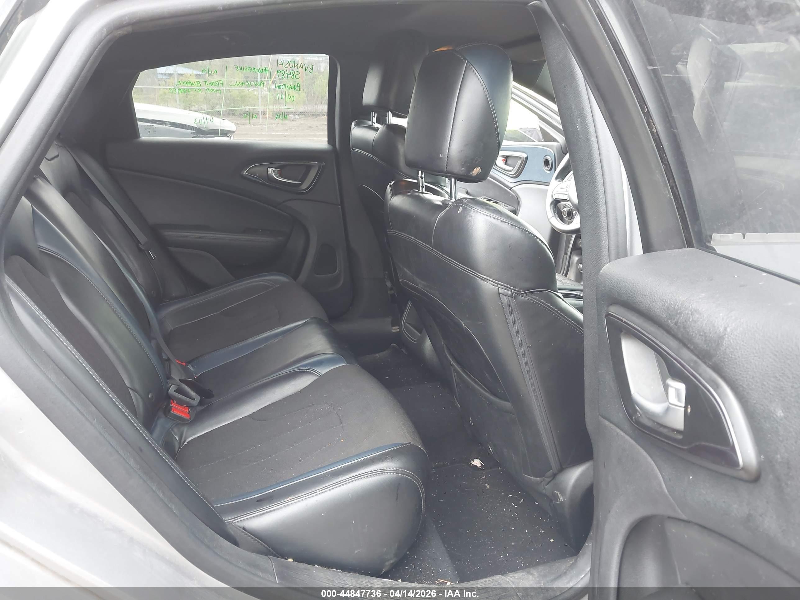 CHRYSLER 200 image 8