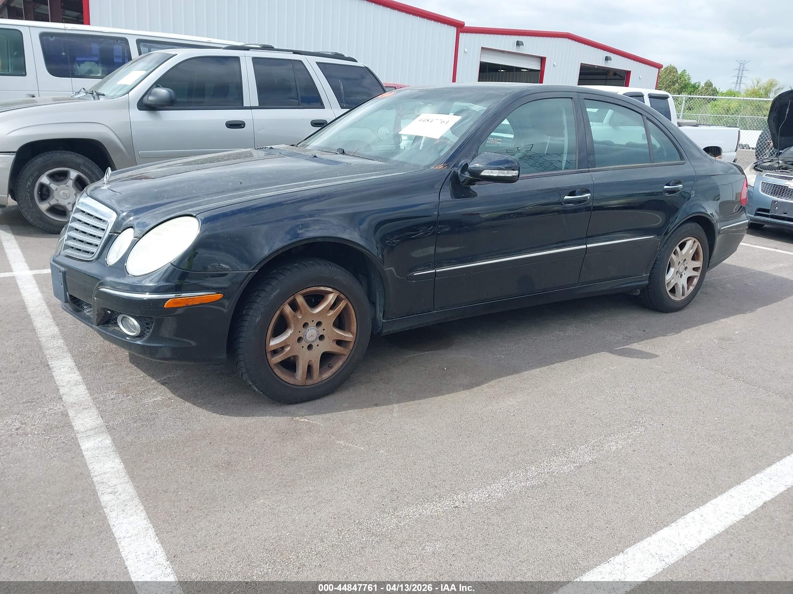MERCEDES-BENZ E image 2