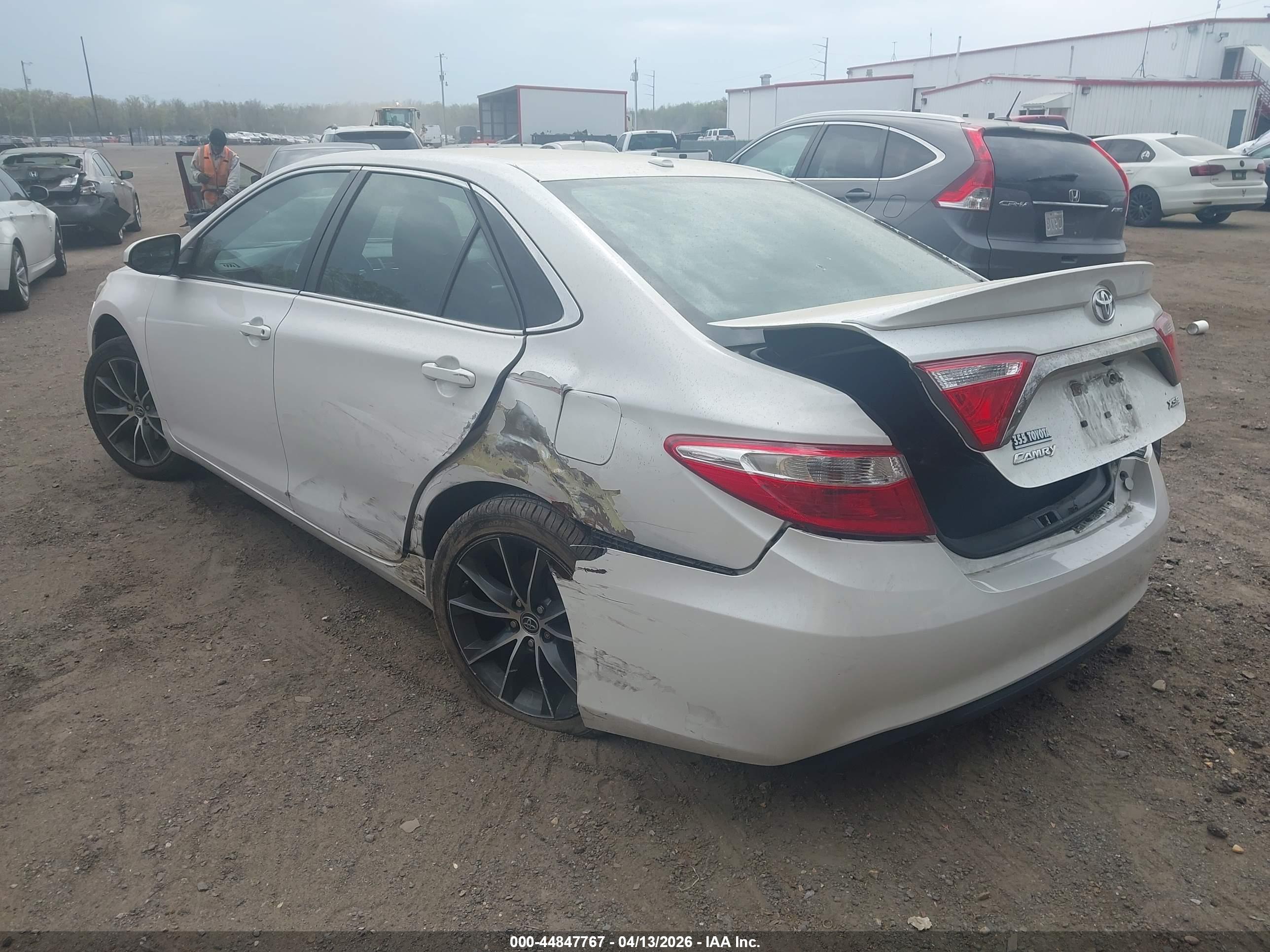 TOYOTA CAMRY image 3