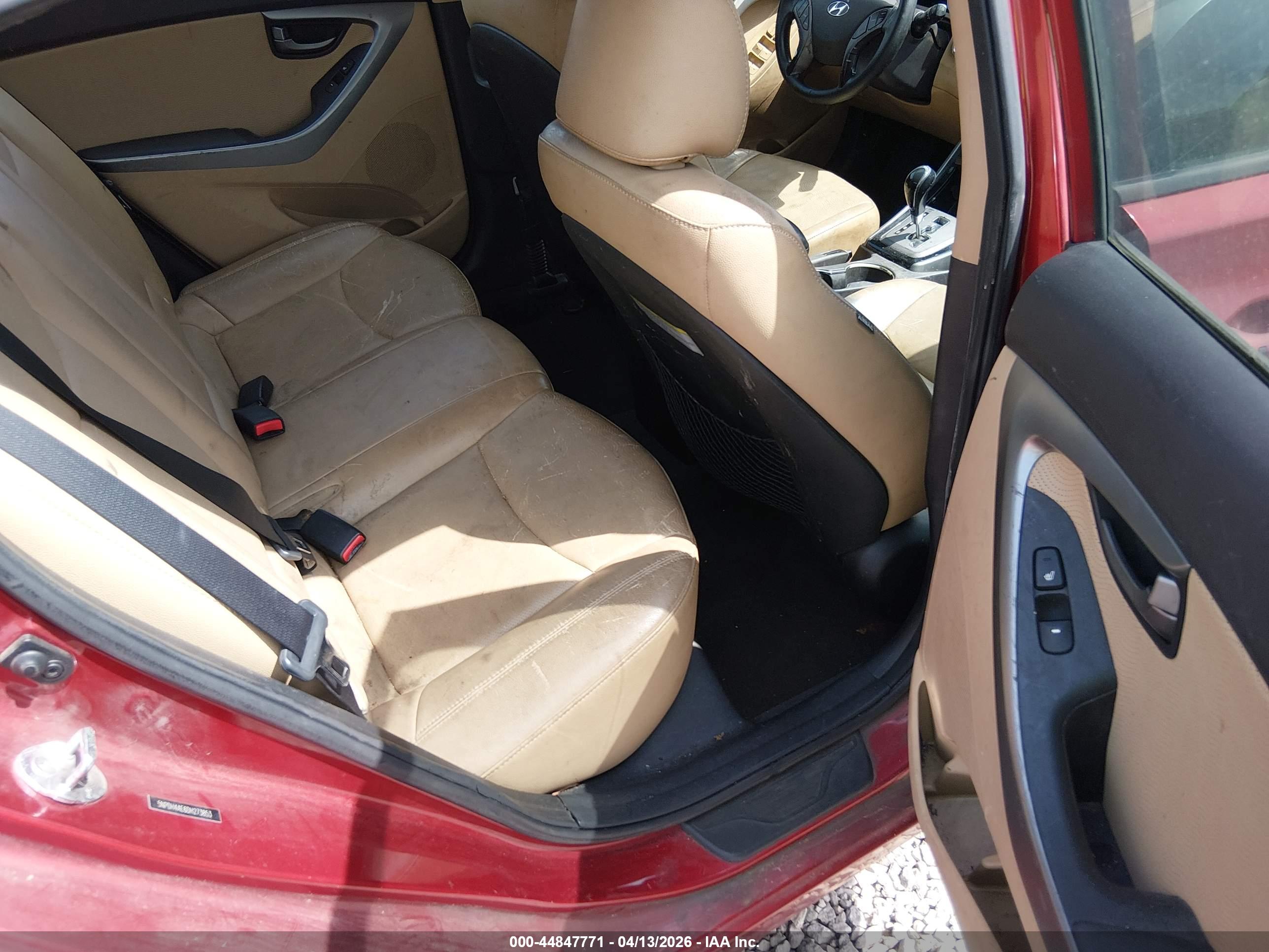 HYUNDAI ELANTRA image 8