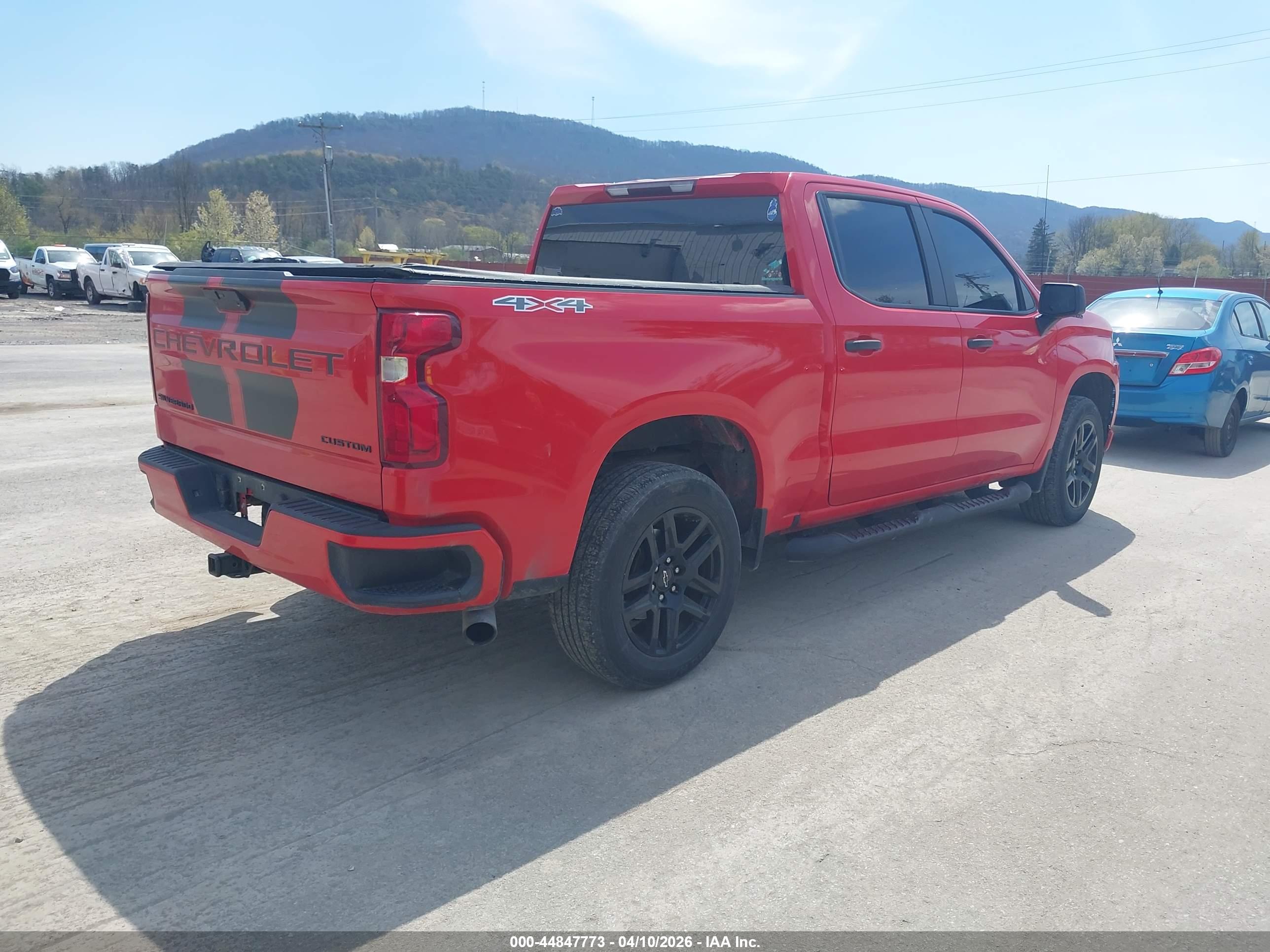 CHEVROLET SILVERADO image 4