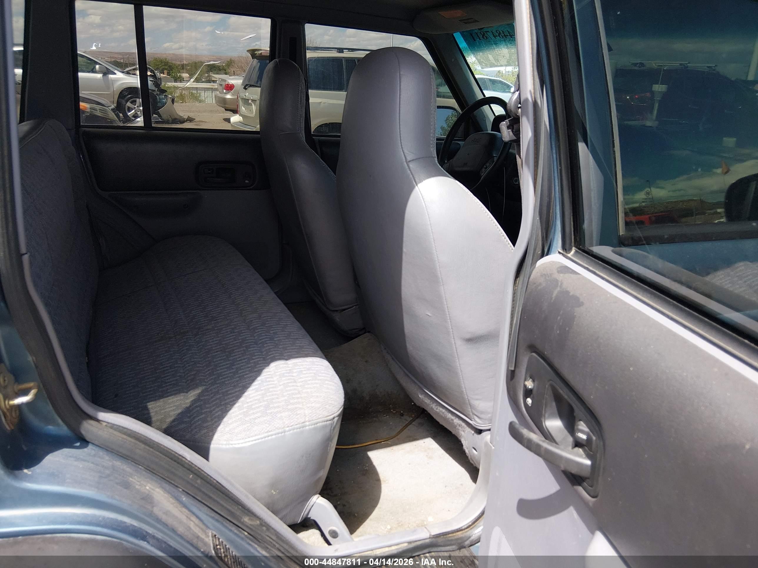 JEEP CHEROKEE image 8