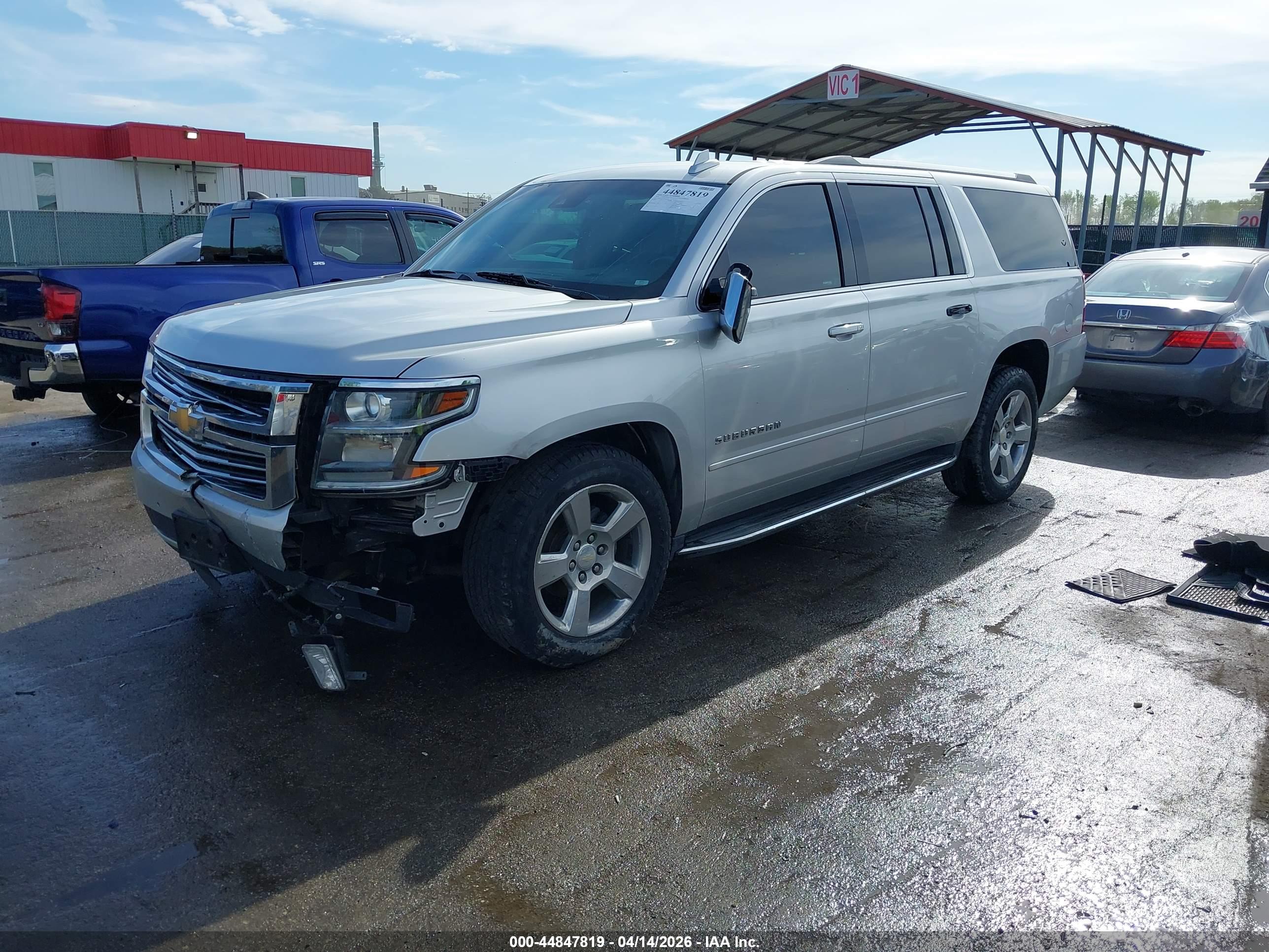 CHEVROLET SUBURBAN image 2