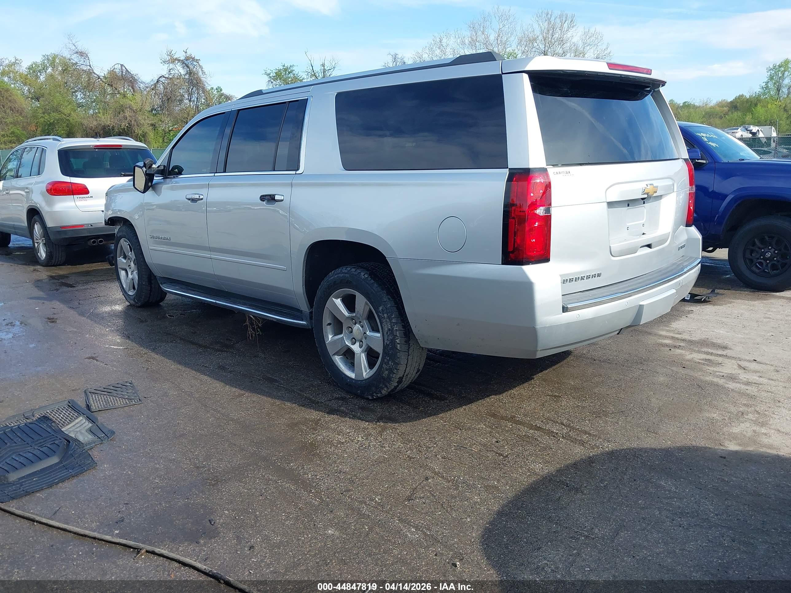 CHEVROLET SUBURBAN image 3