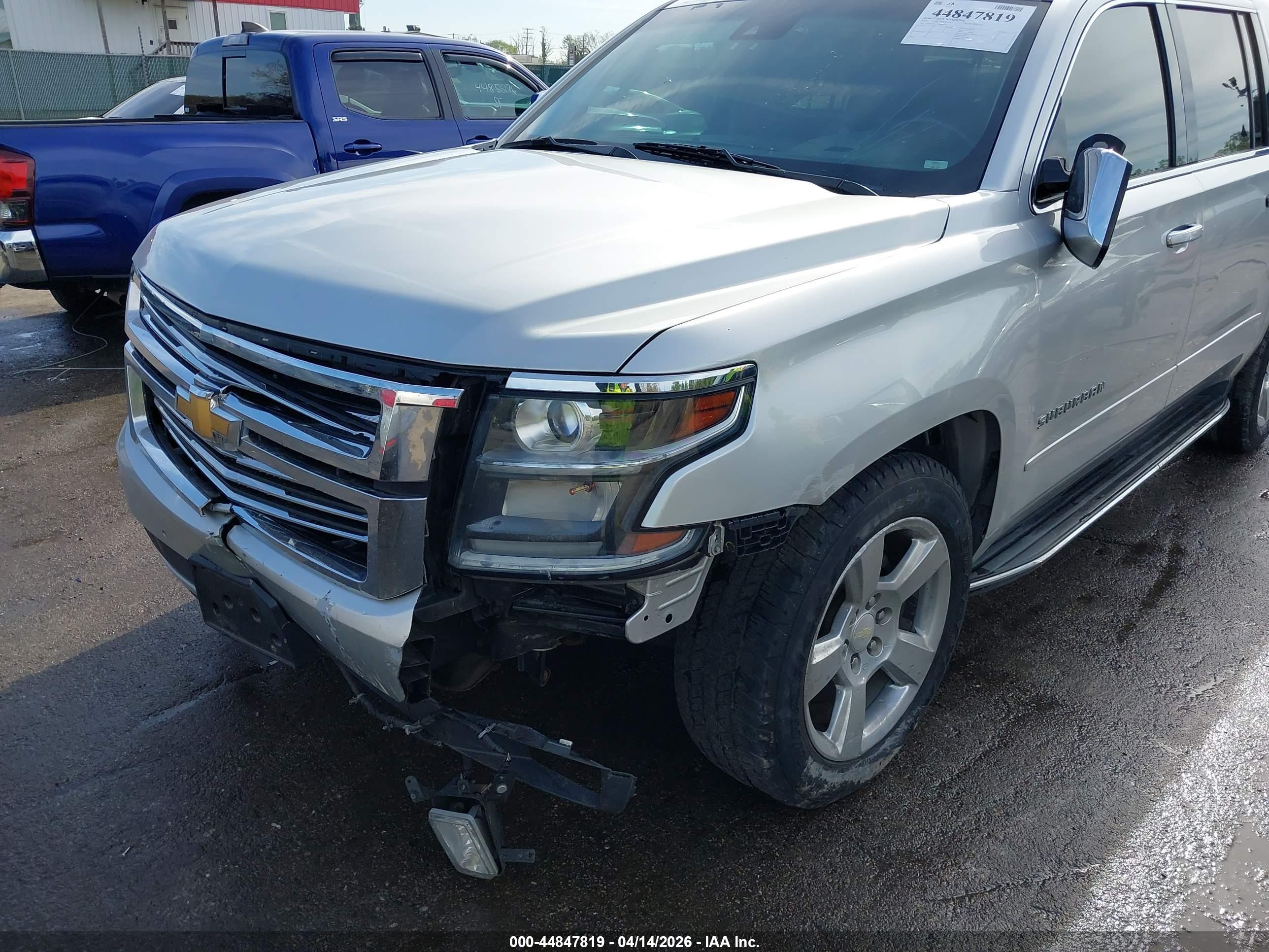 CHEVROLET SUBURBAN image 6