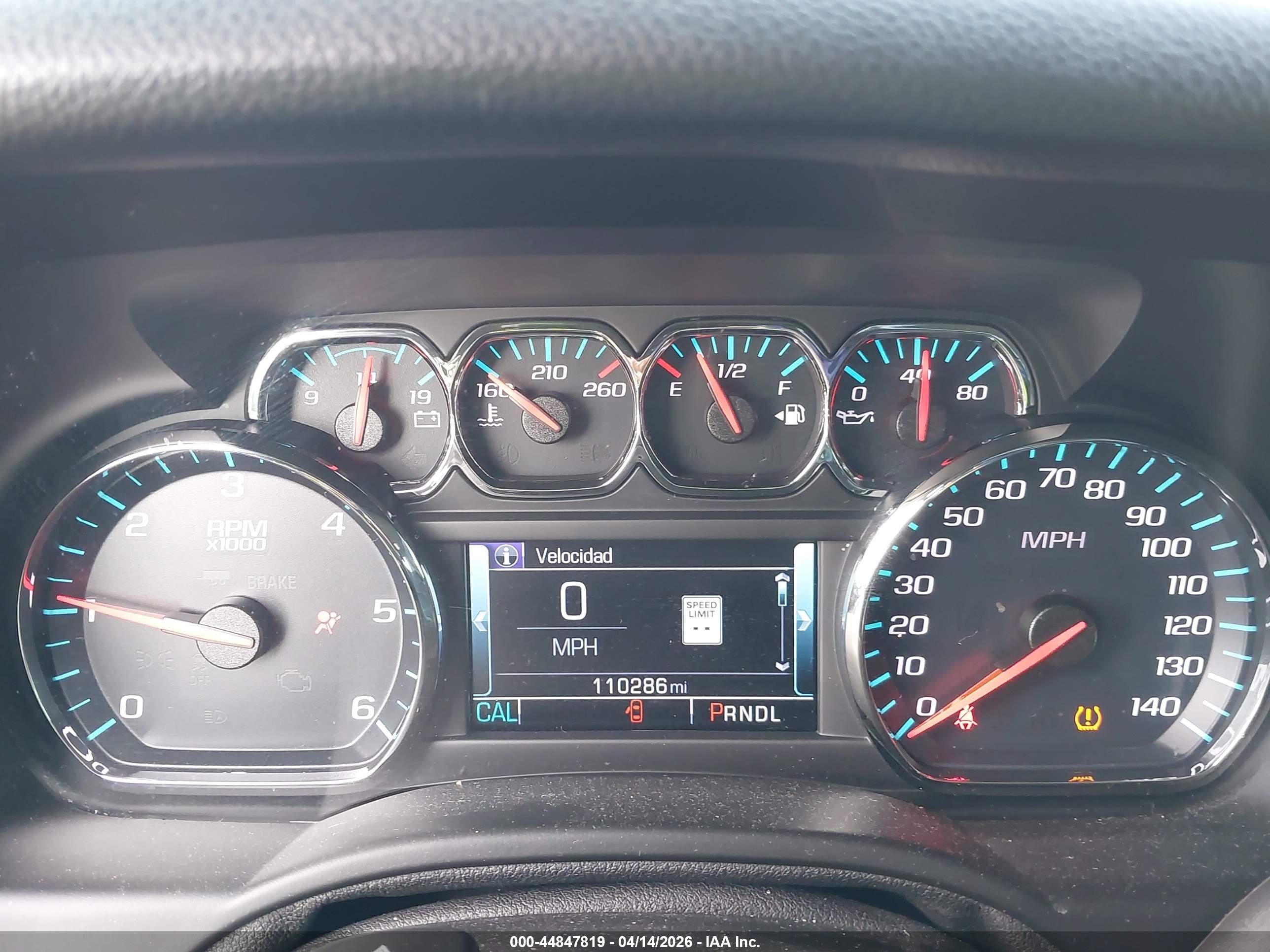 CHEVROLET SUBURBAN image 7