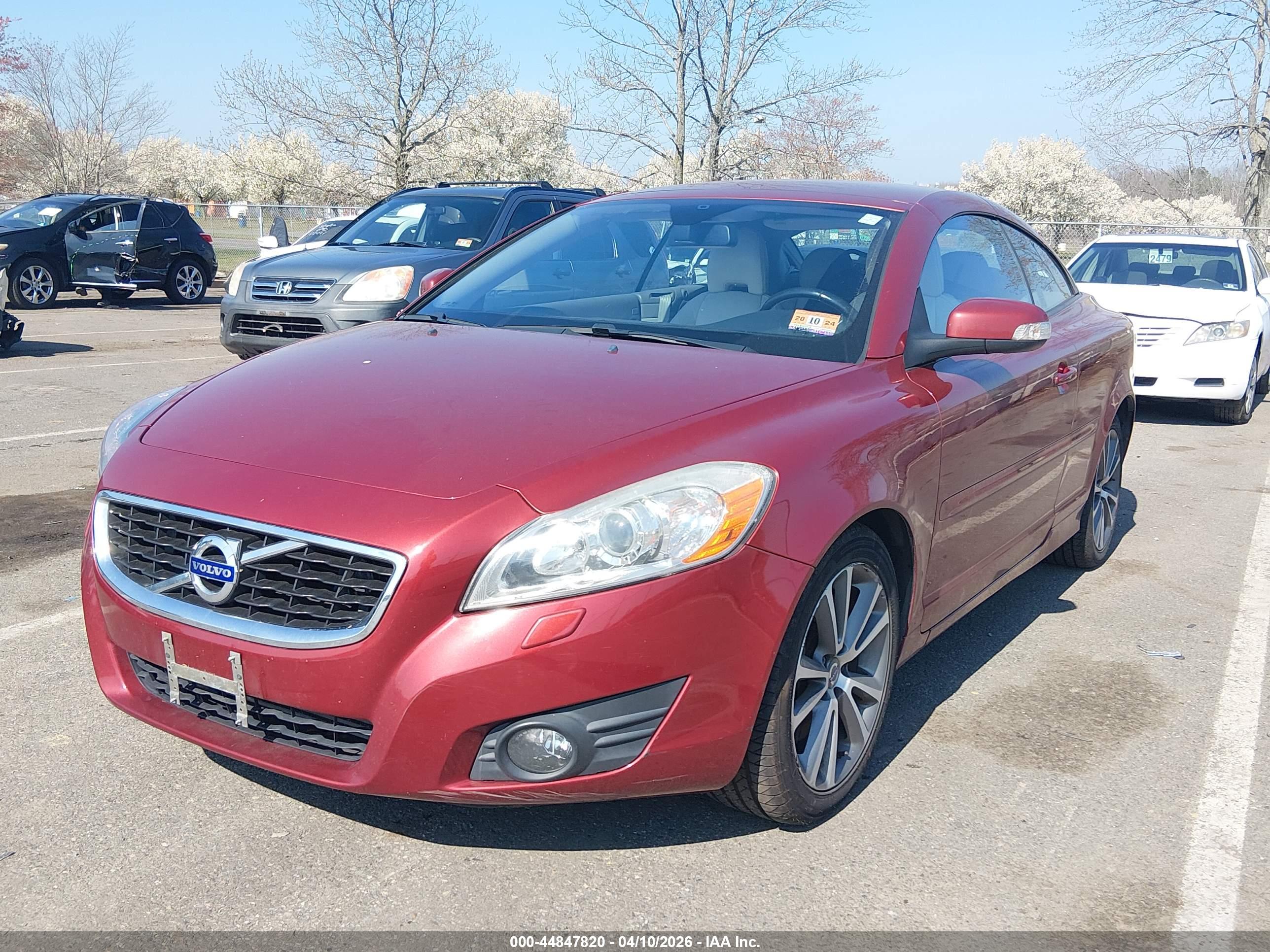 VOLVO C70 image 2