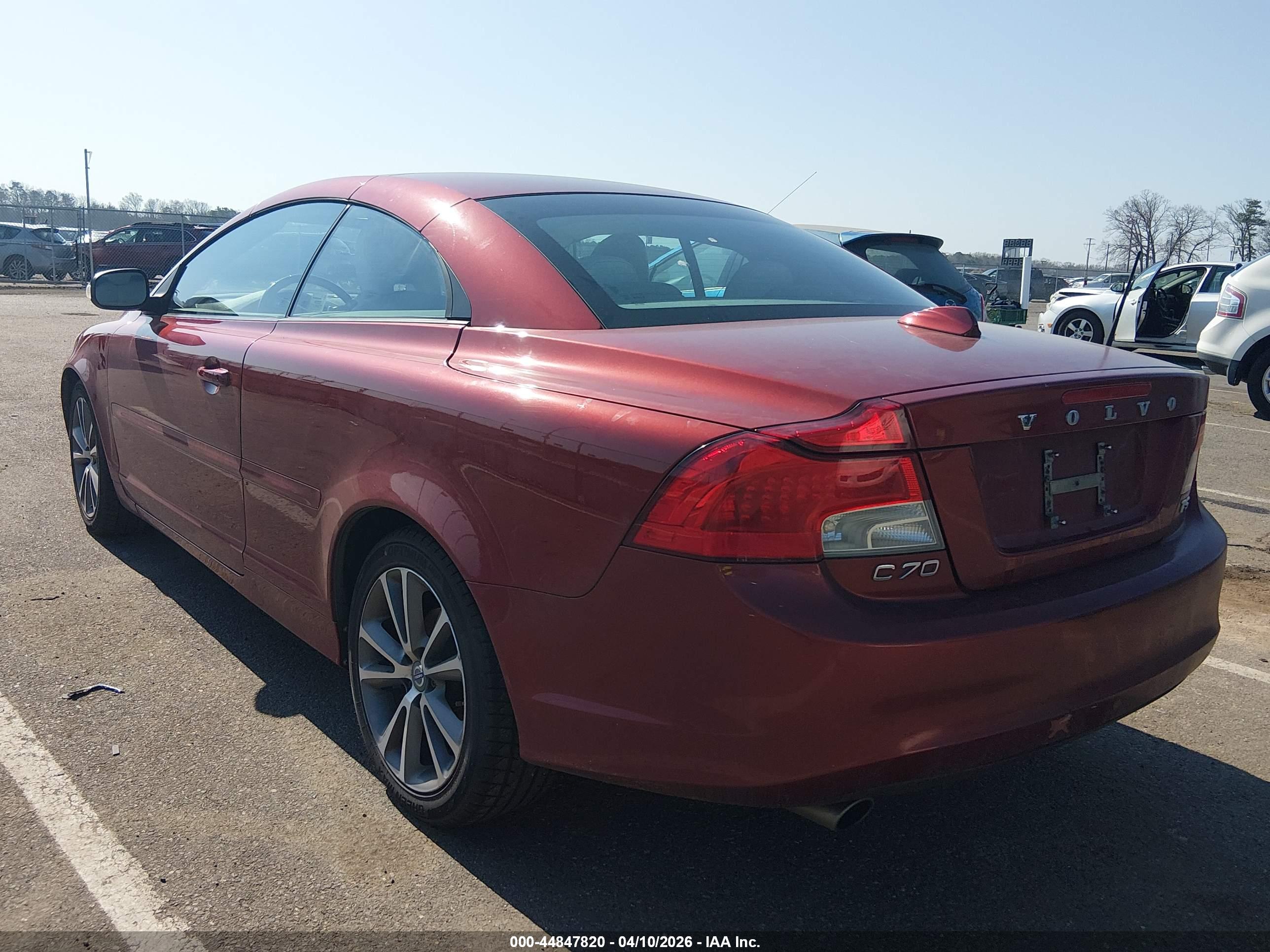 VOLVO C70 image 3