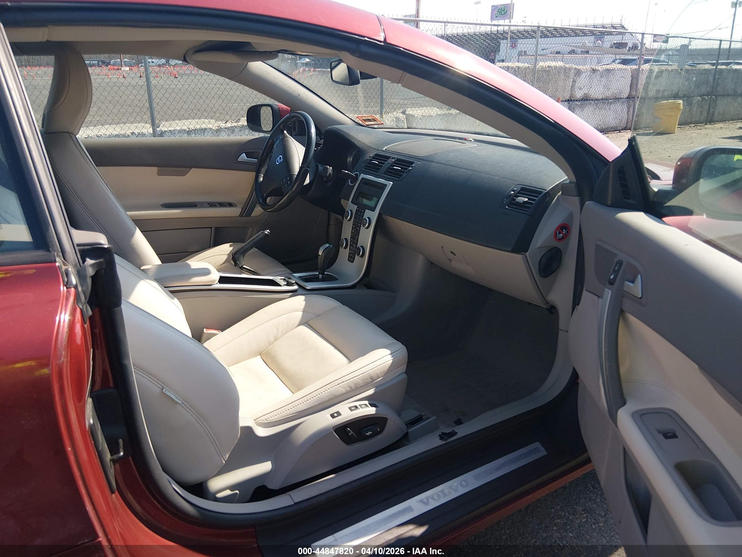 VOLVO C70 image 5
