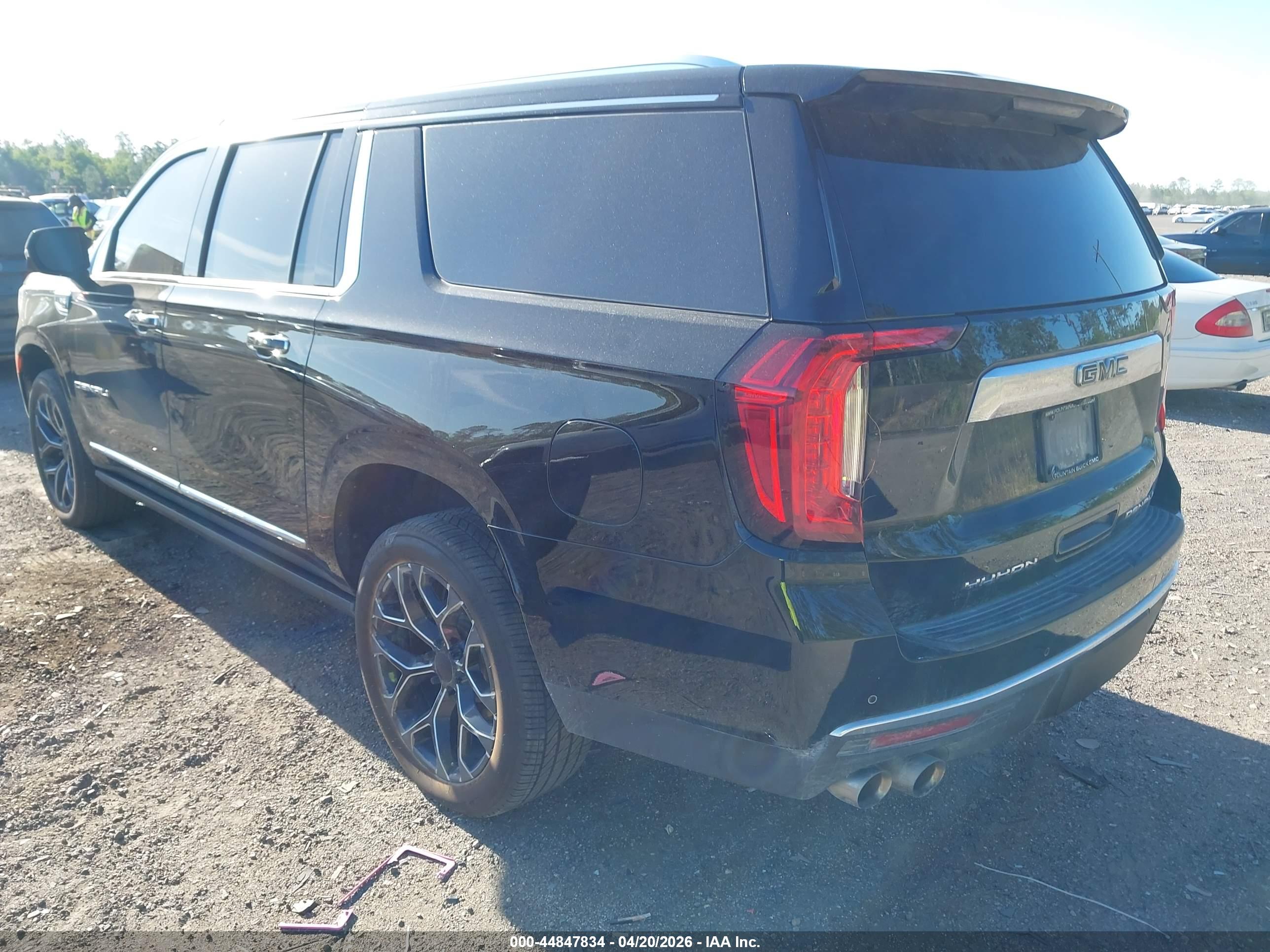 GMC YUKON image 3
