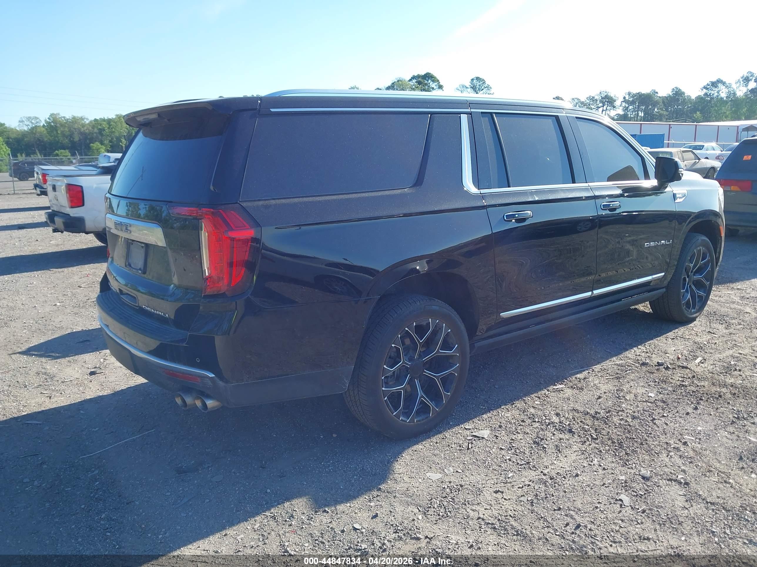 GMC YUKON image 4