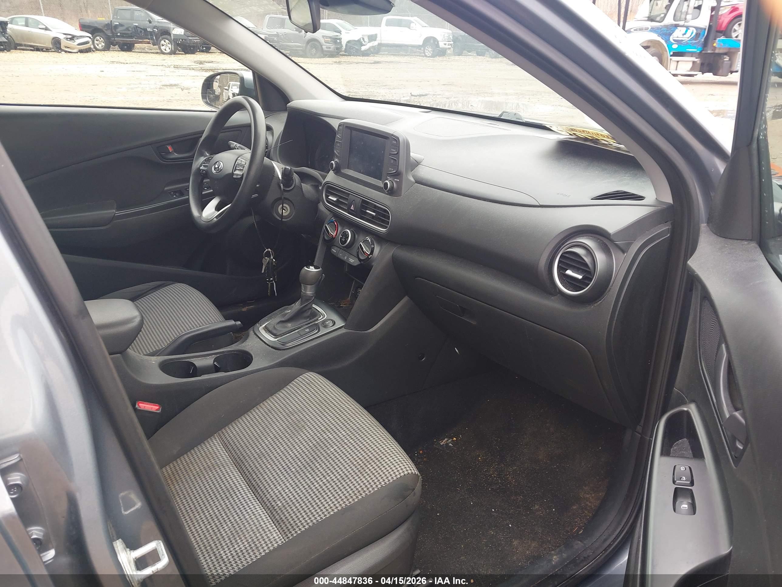 HYUNDAI KONA image 5