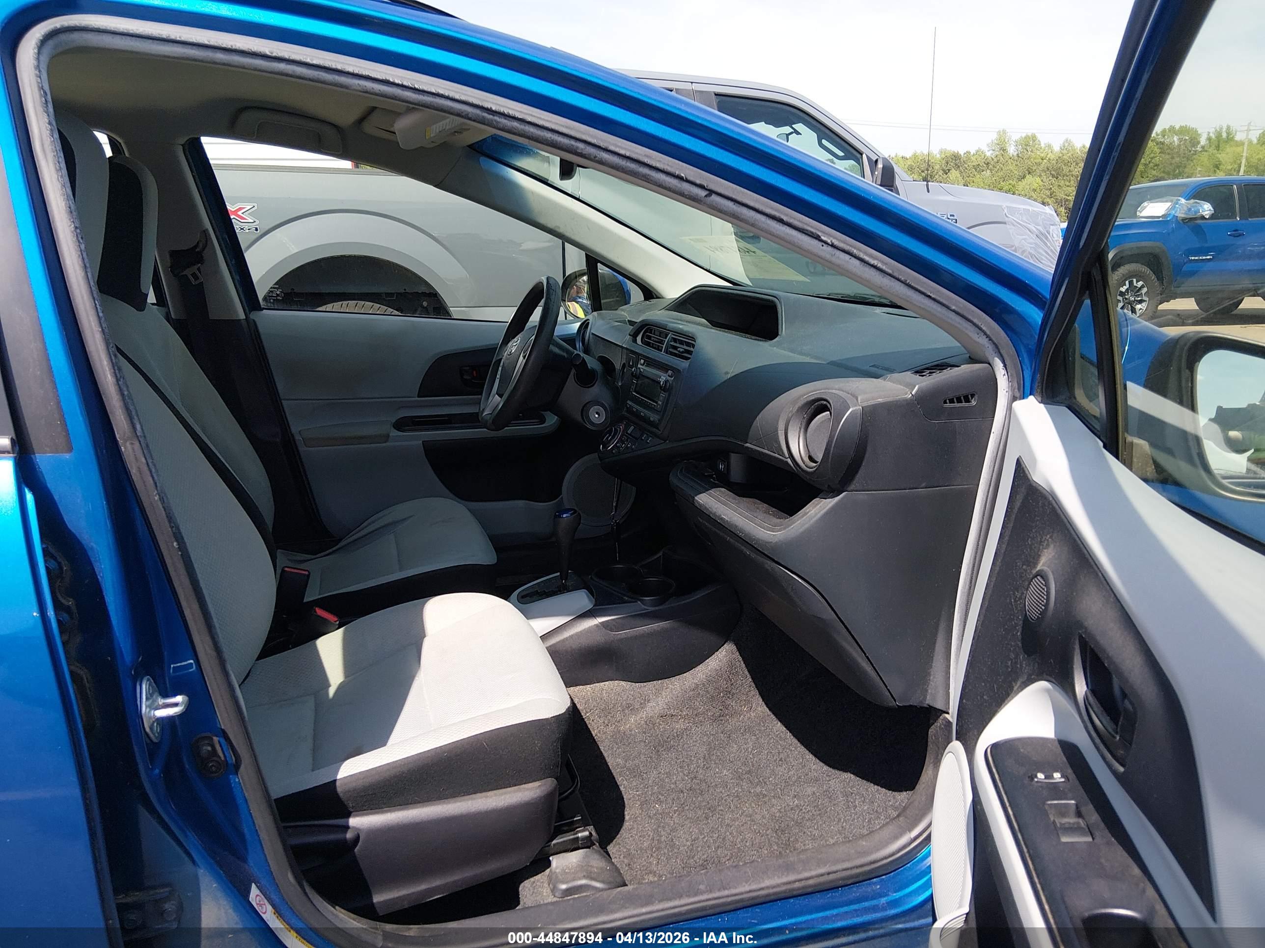 TOYOTA PRIUS image 5