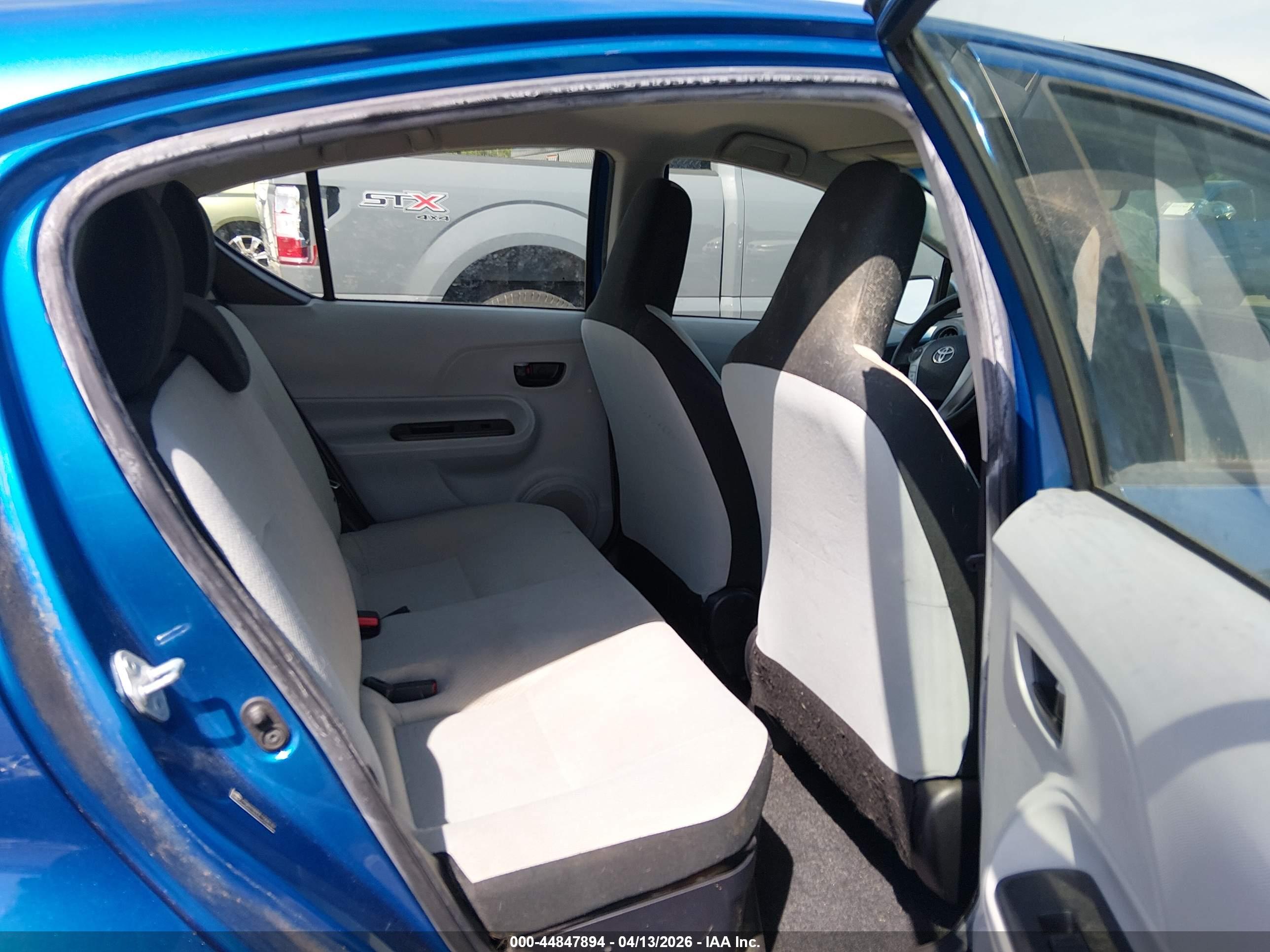 TOYOTA PRIUS image 8