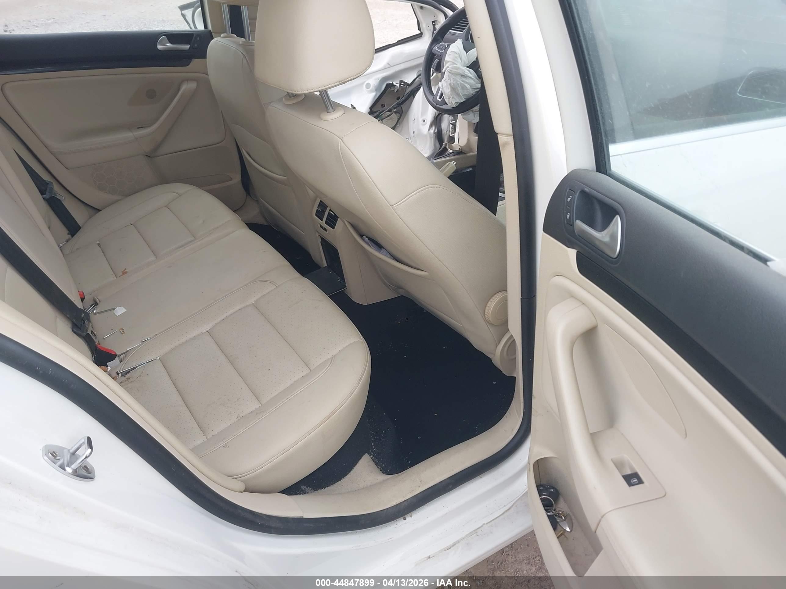 VOLKSWAGEN JETTA image 8