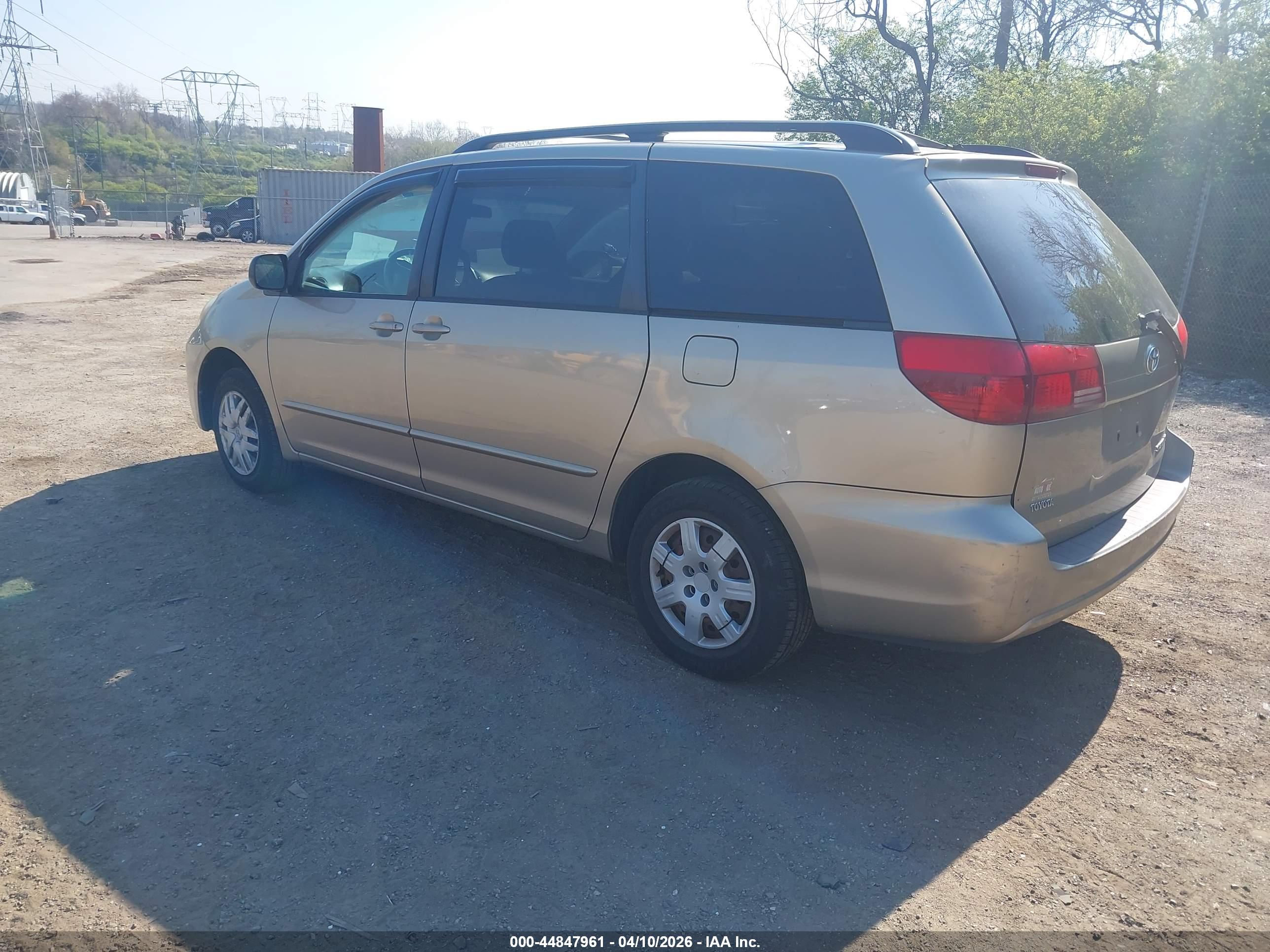 TOYOTA SIENNA image 3