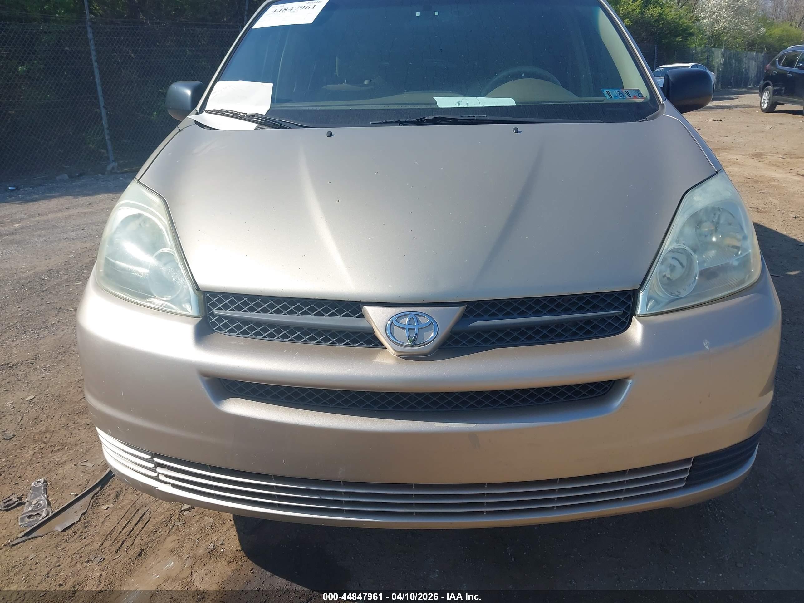 TOYOTA SIENNA image 6