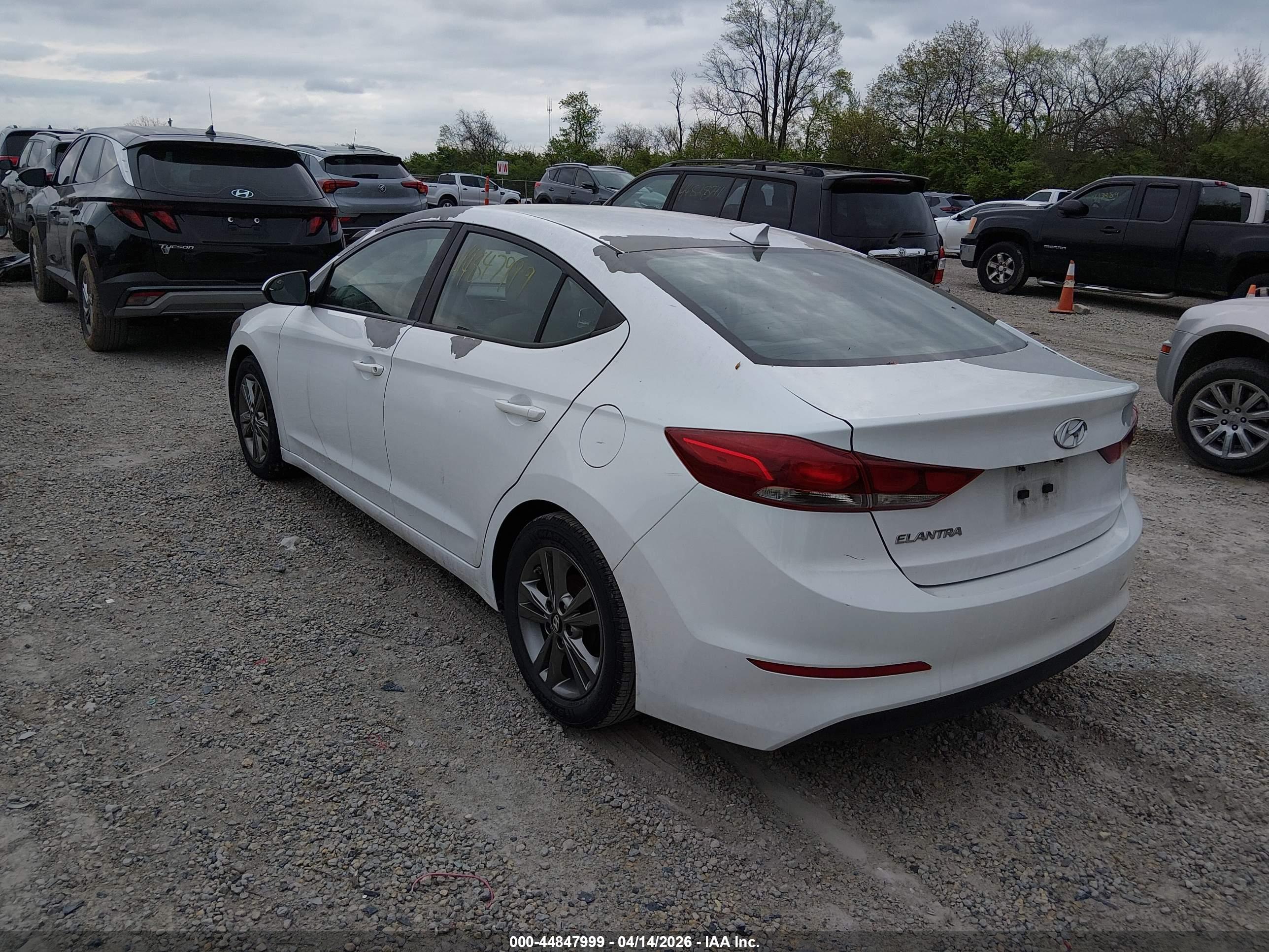 HYUNDAI ELANTRA image 3