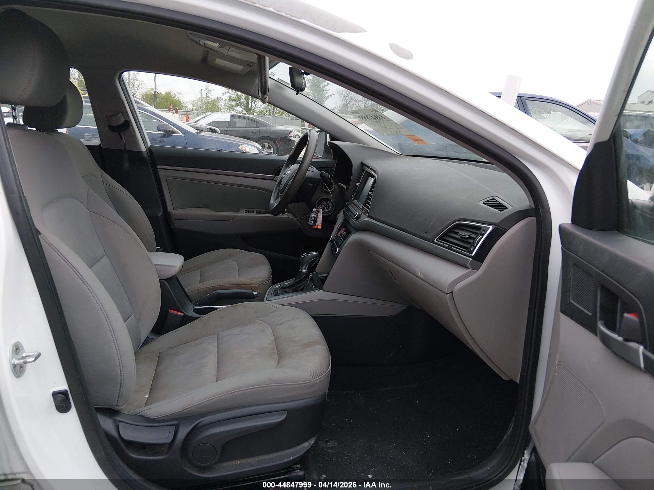 HYUNDAI ELANTRA image 5