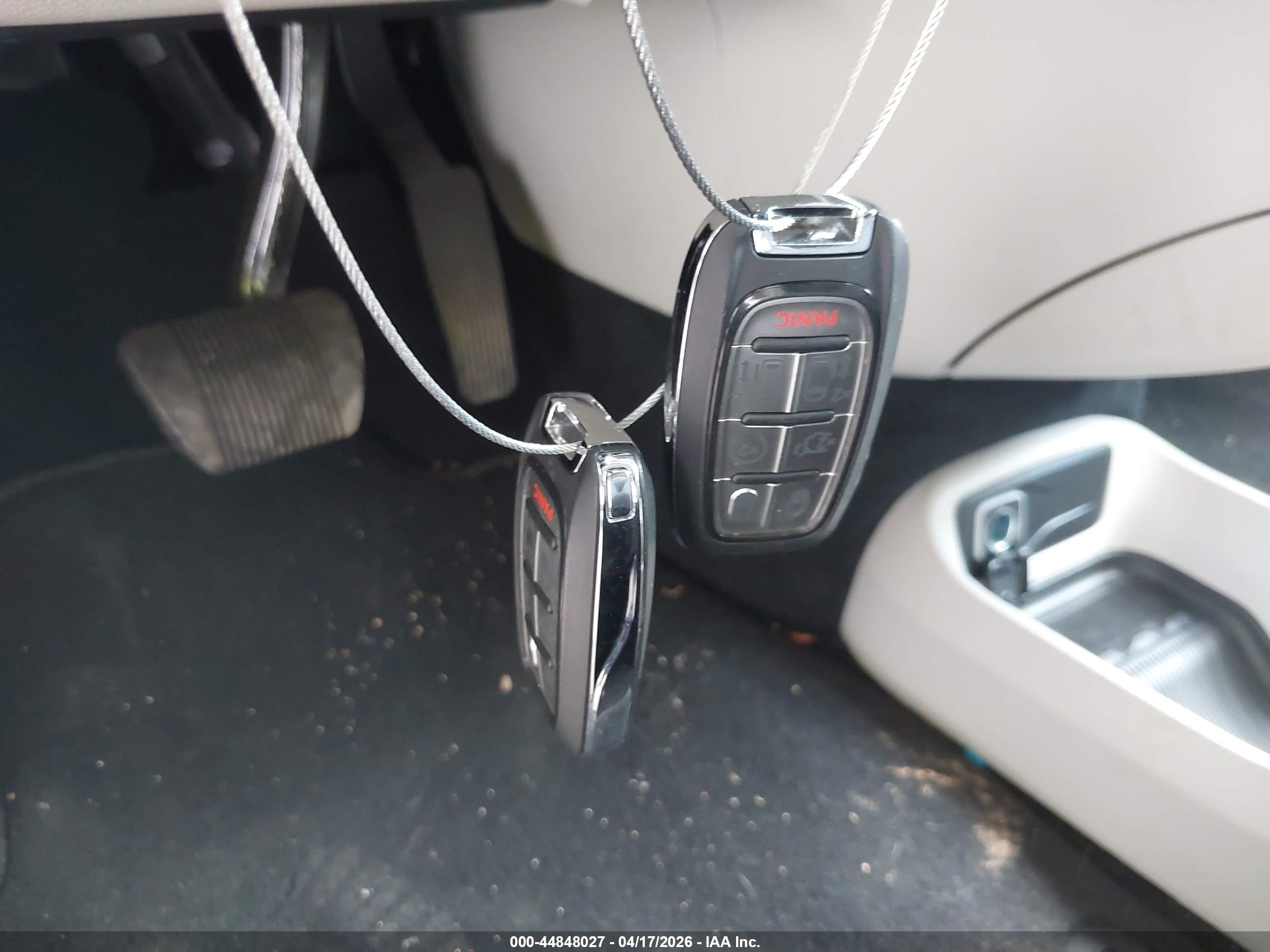 CHRYSLER VOYAGER image 11