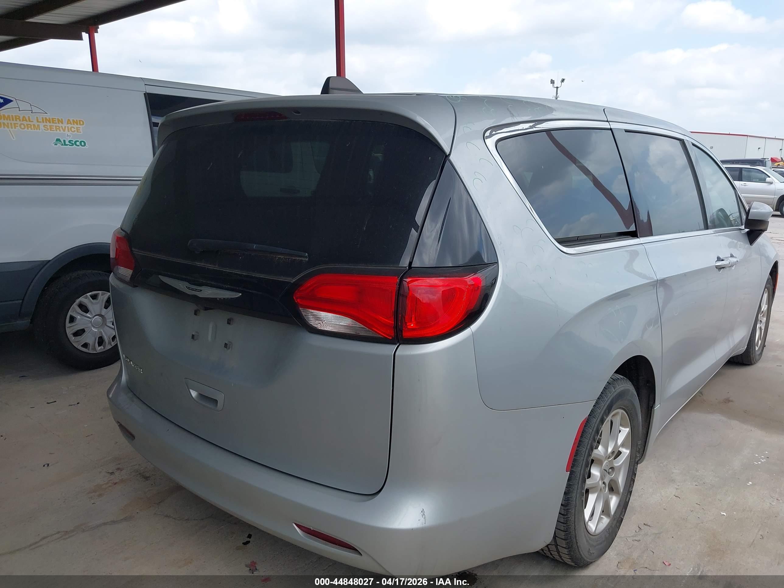 CHRYSLER VOYAGER image 4