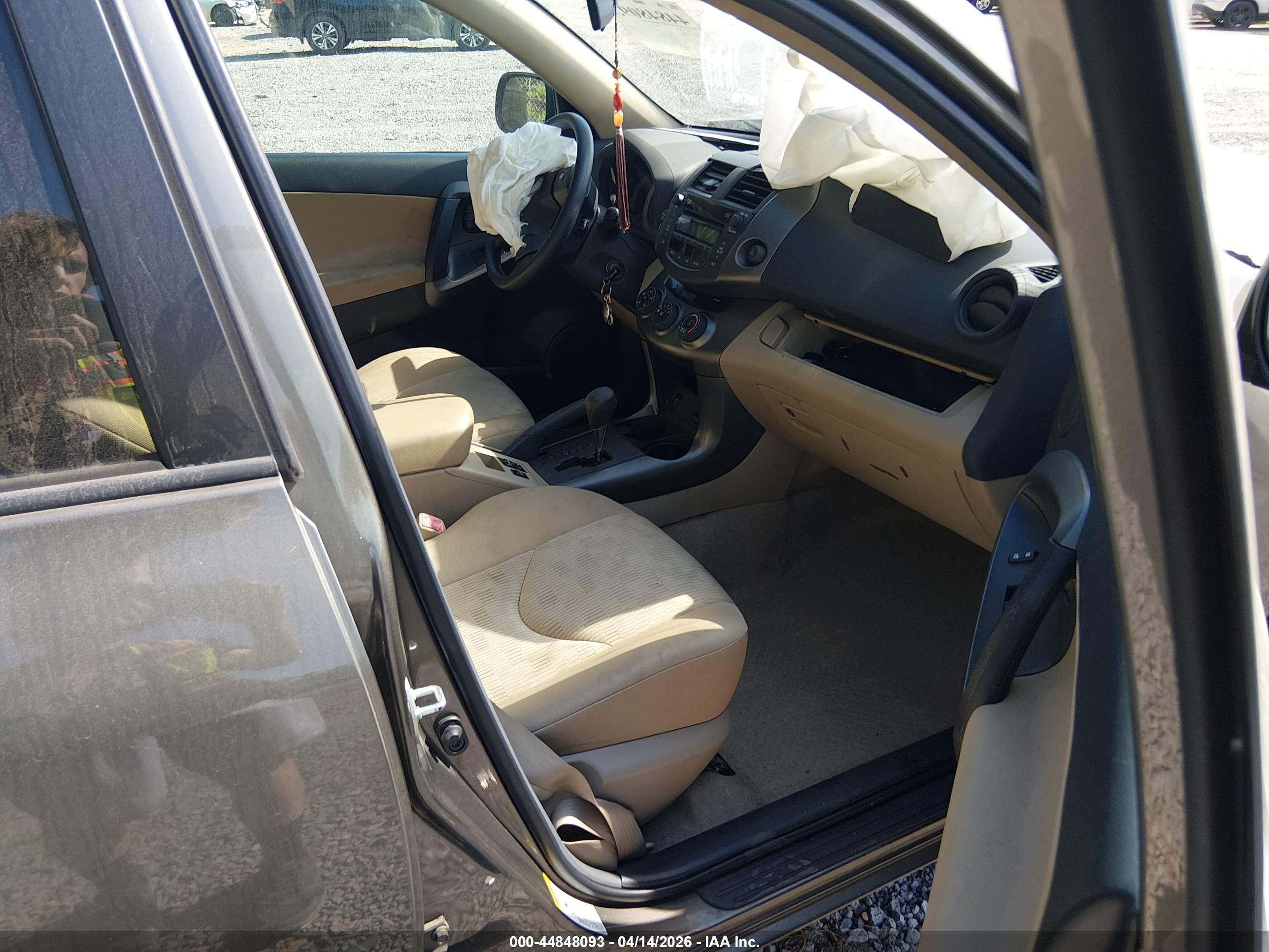 TOYOTA RAV4 image 5