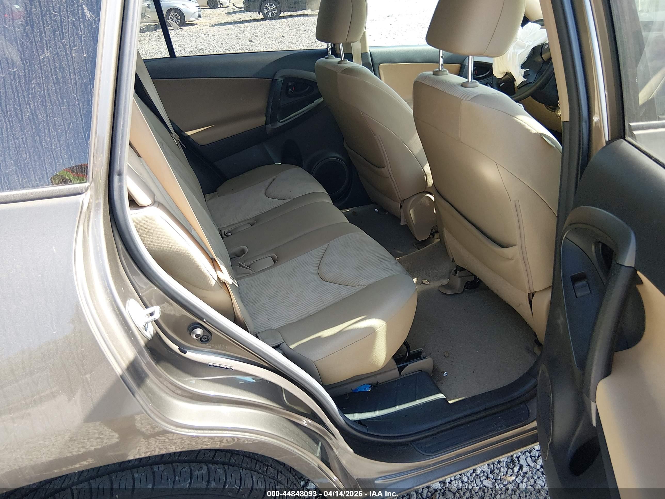 TOYOTA RAV4 image 8