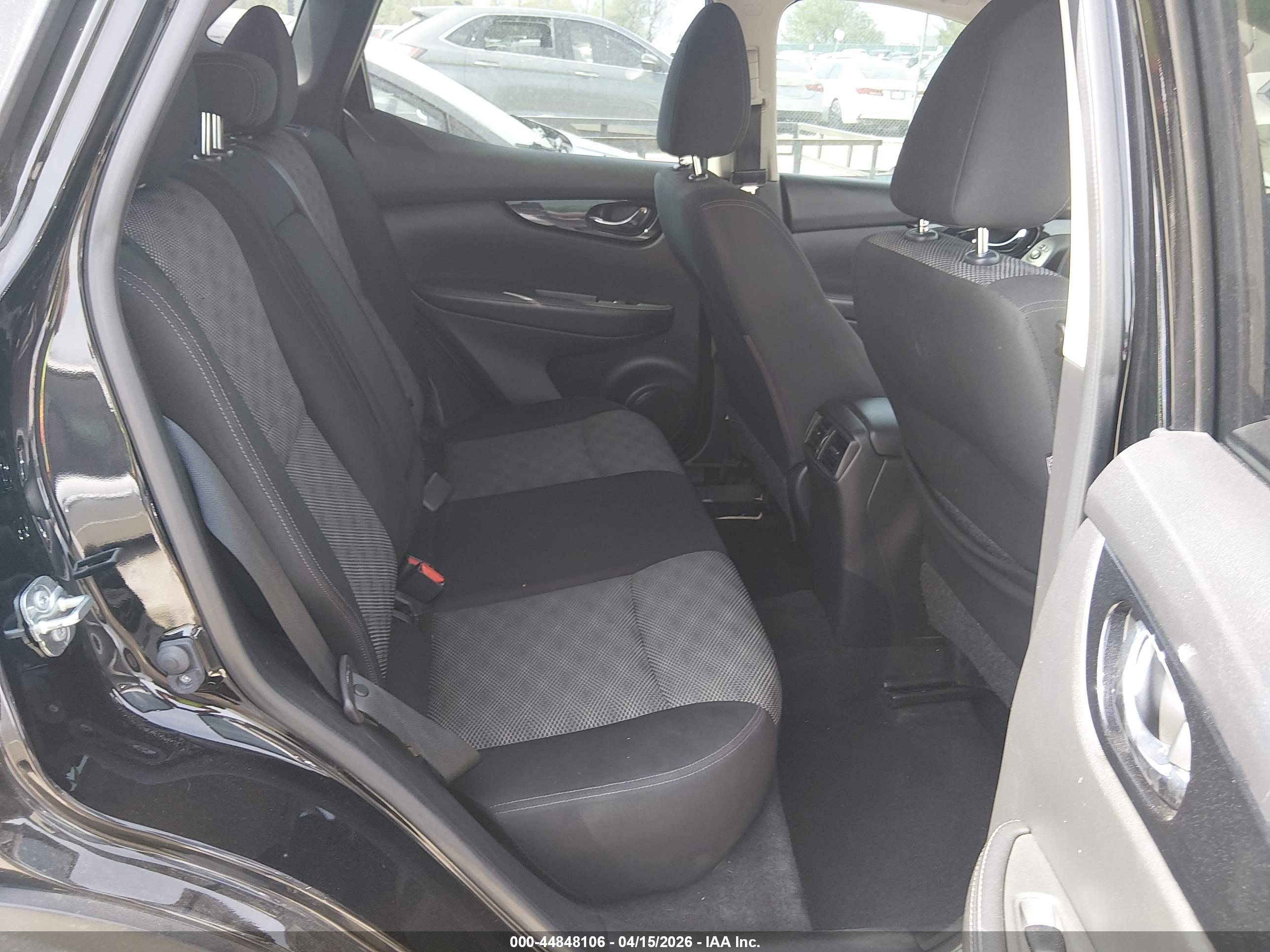NISSAN ROGUE image 8