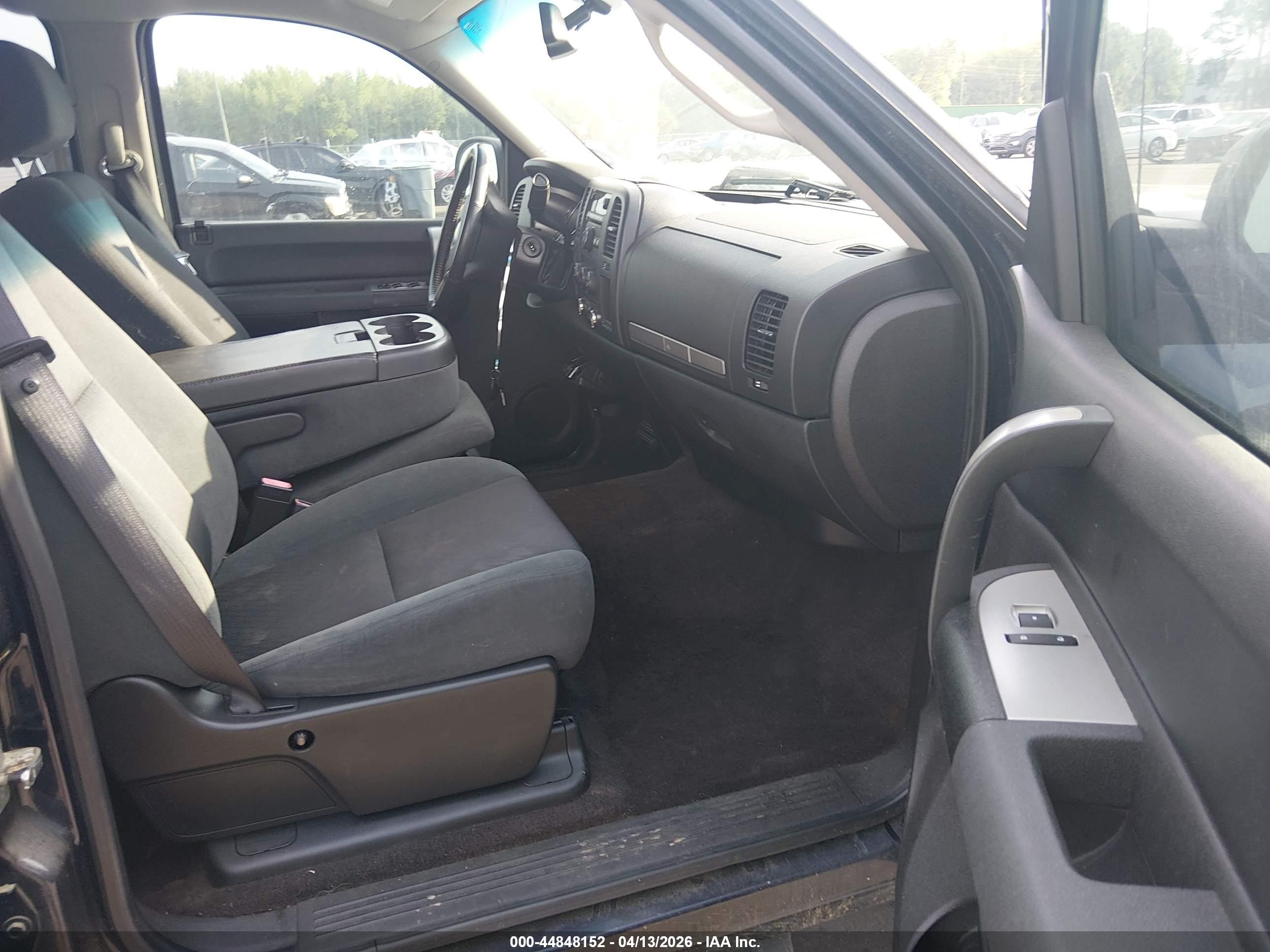 CHEVROLET SILVERADO image 5