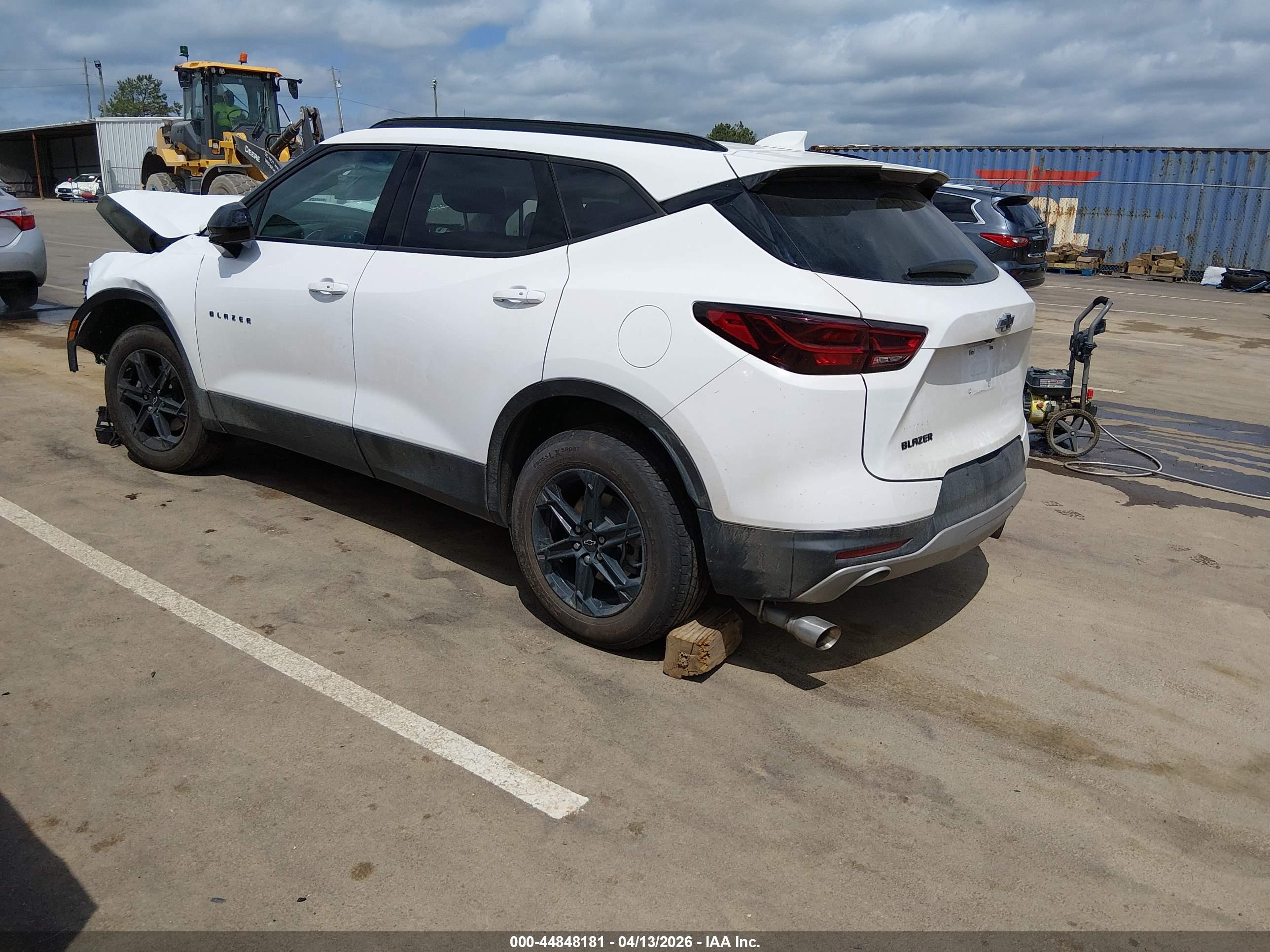 CHEVROLET BLAZER image 3