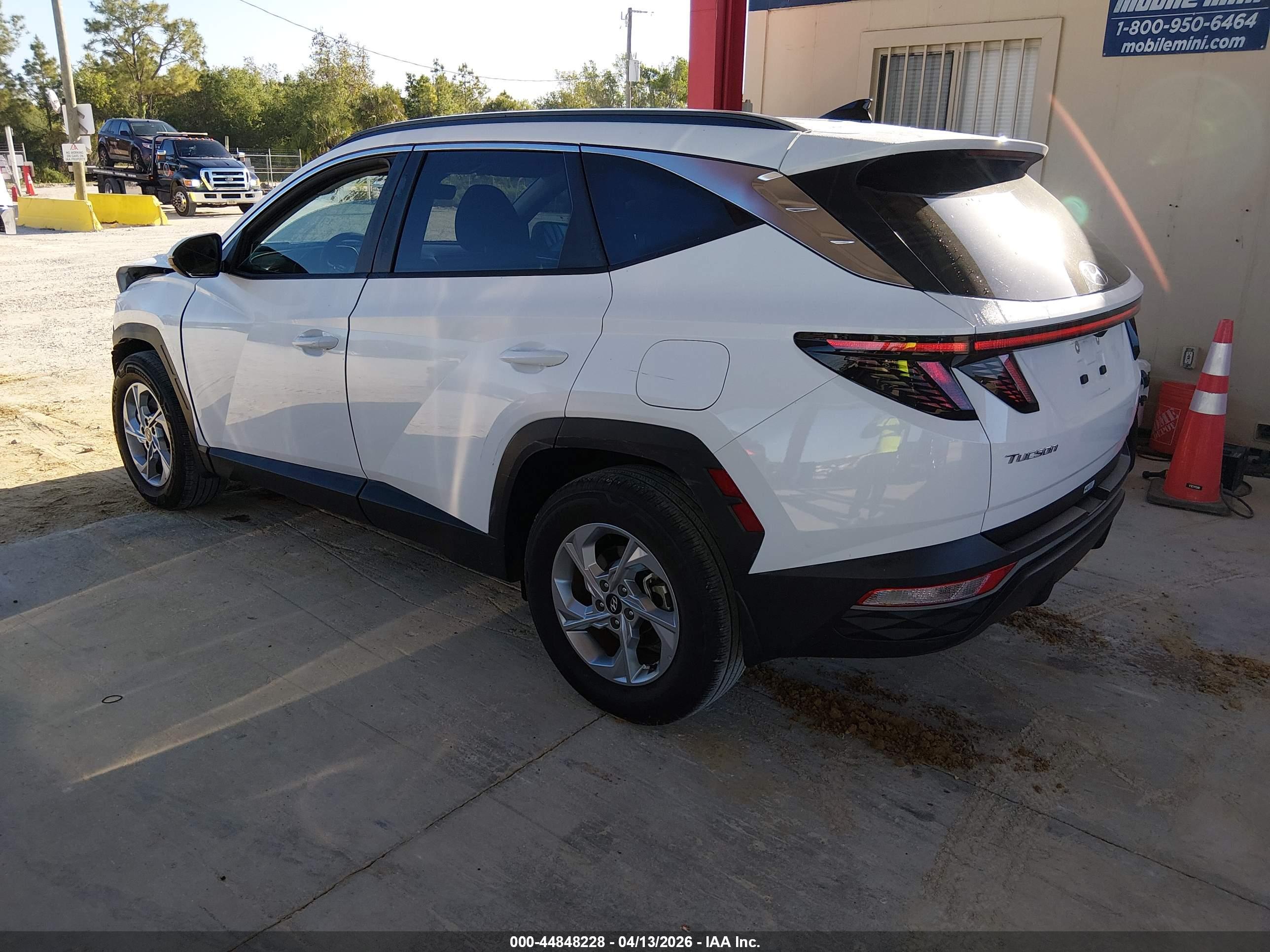 HYUNDAI TUCSON image 3