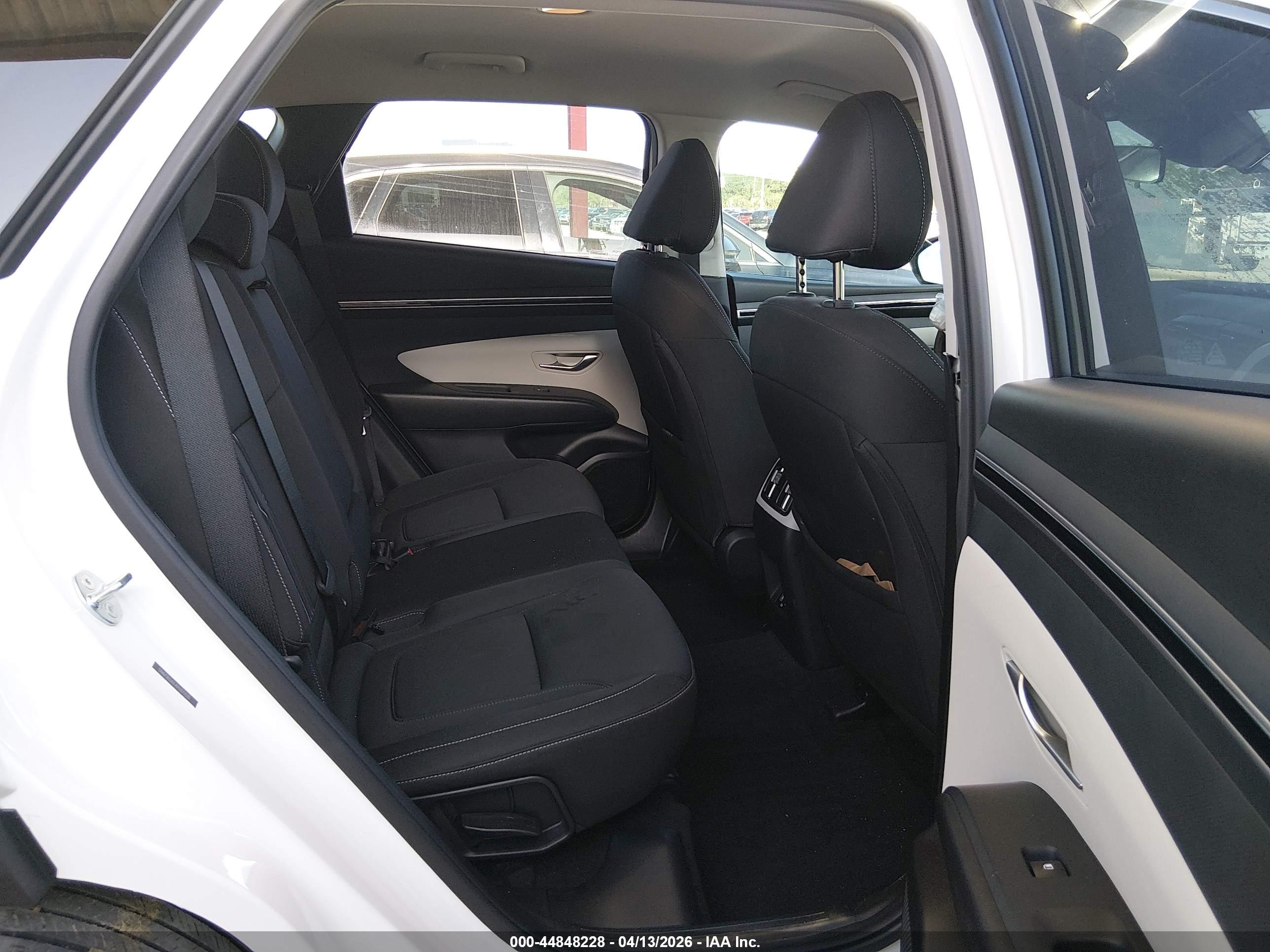 HYUNDAI TUCSON image 8