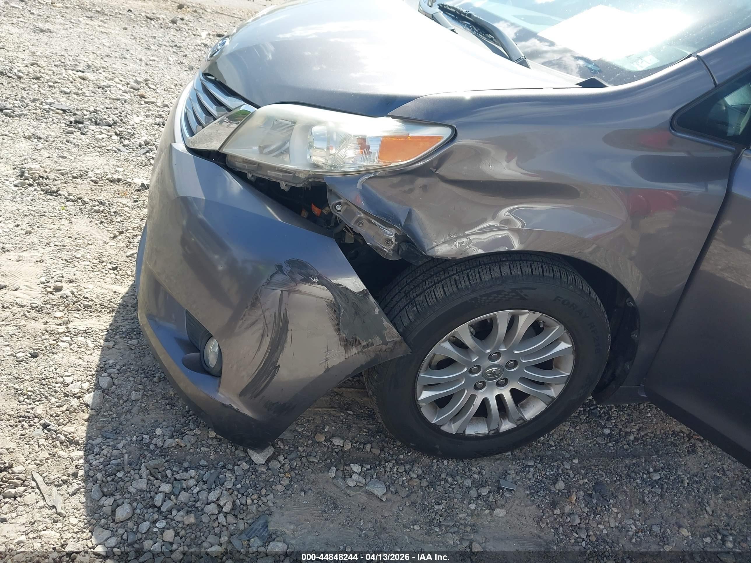 TOYOTA SIENNA image 6