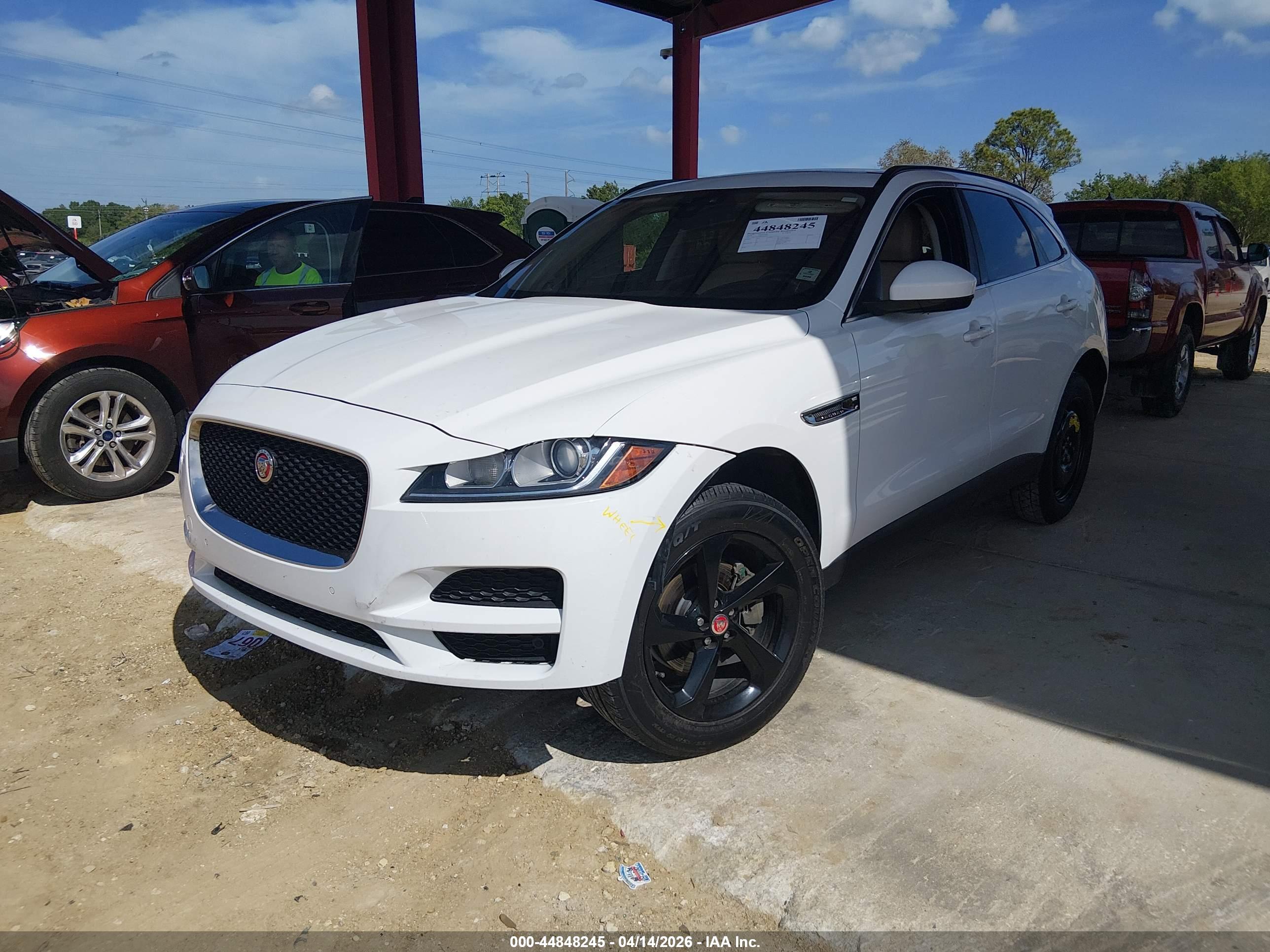 JAGUAR F-PACE image 2