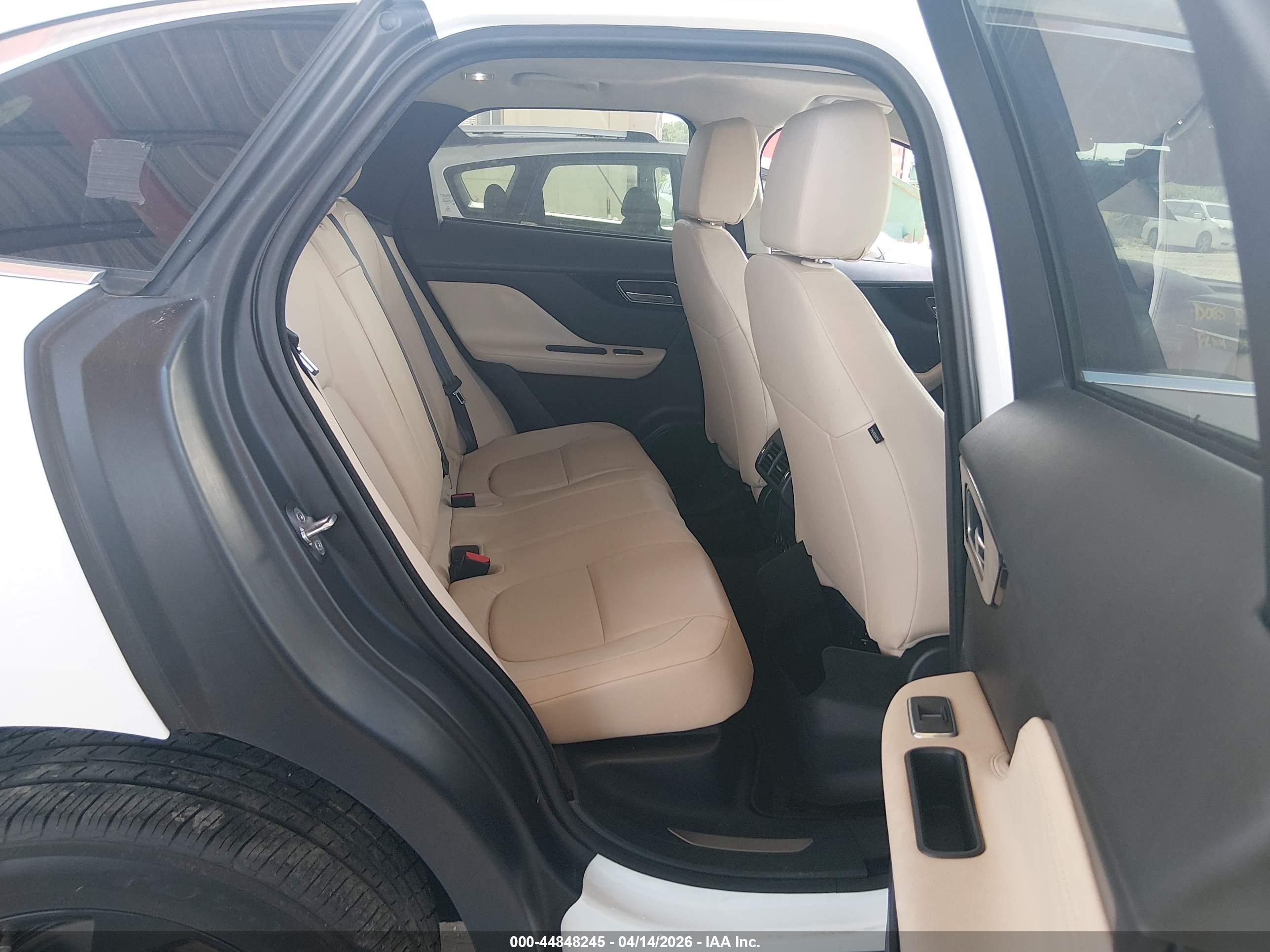 JAGUAR F-PACE image 8