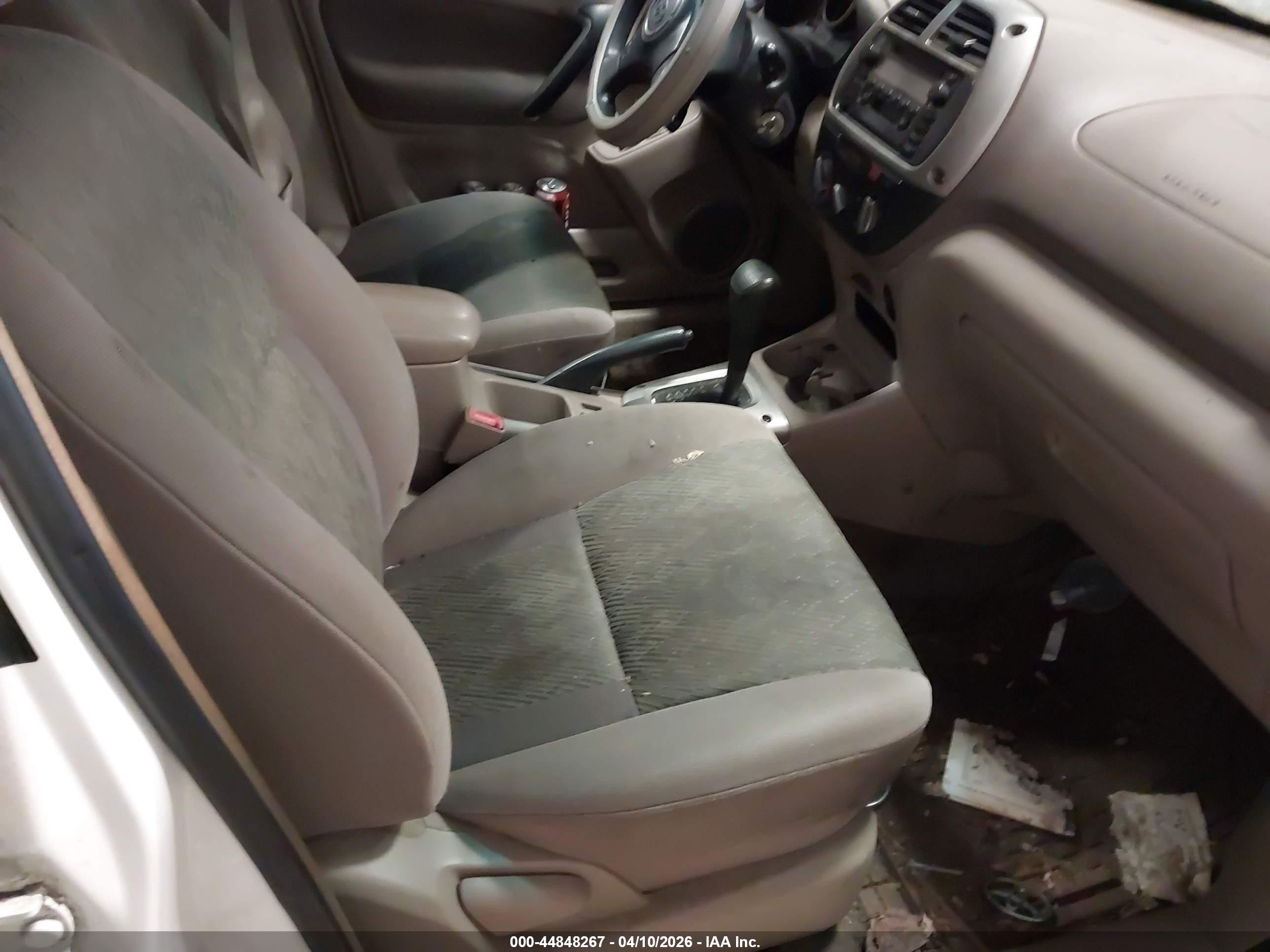 TOYOTA RAV4 image 5