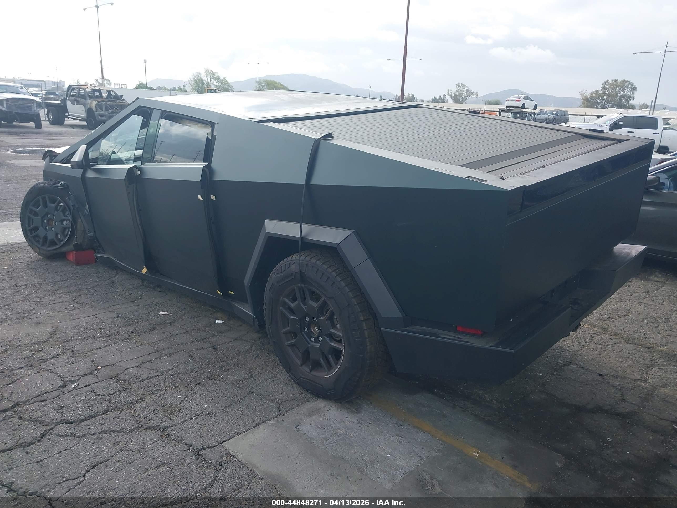 TESLA CYBERTRUCK image 3