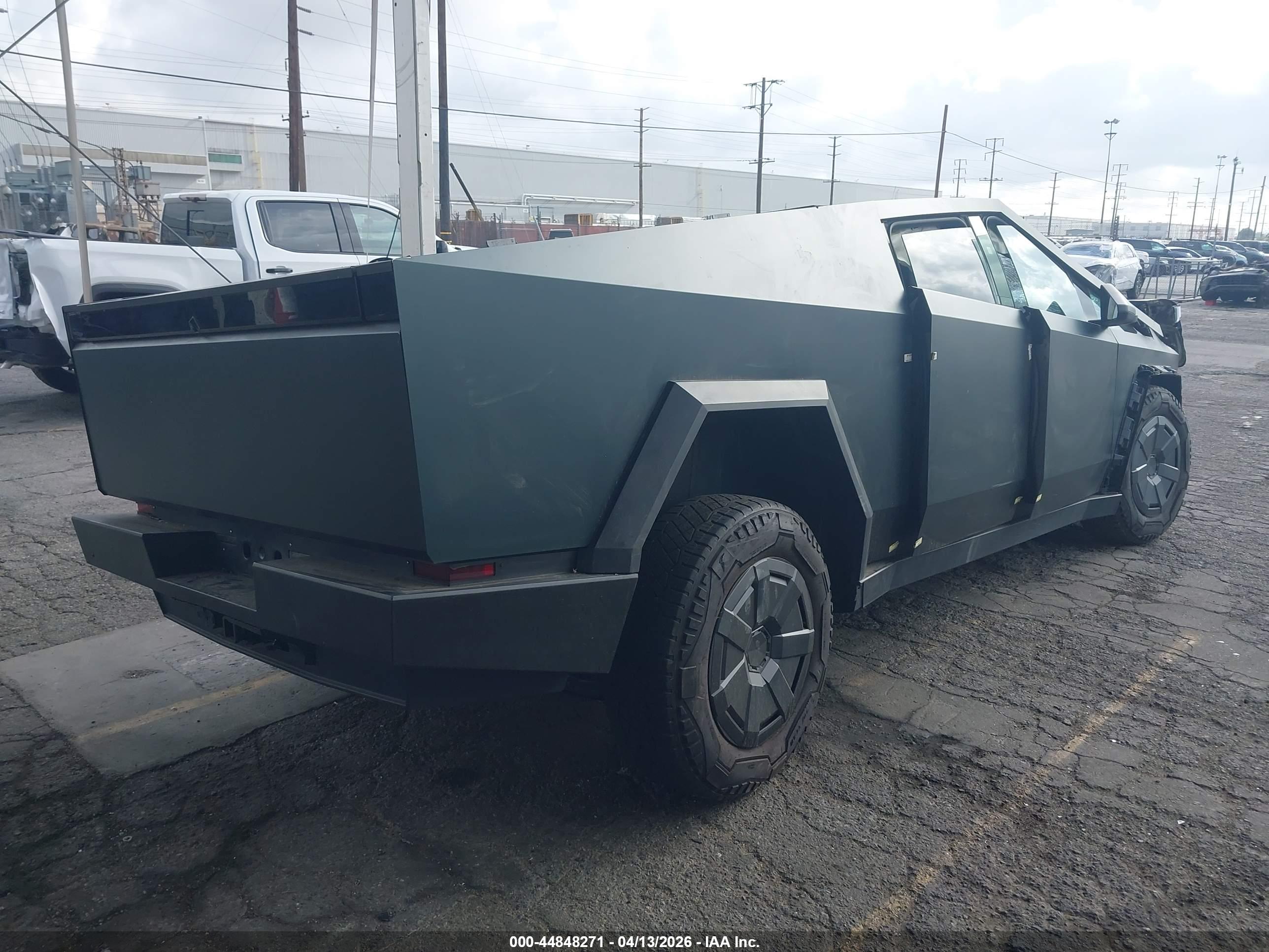 TESLA CYBERTRUCK image 4
