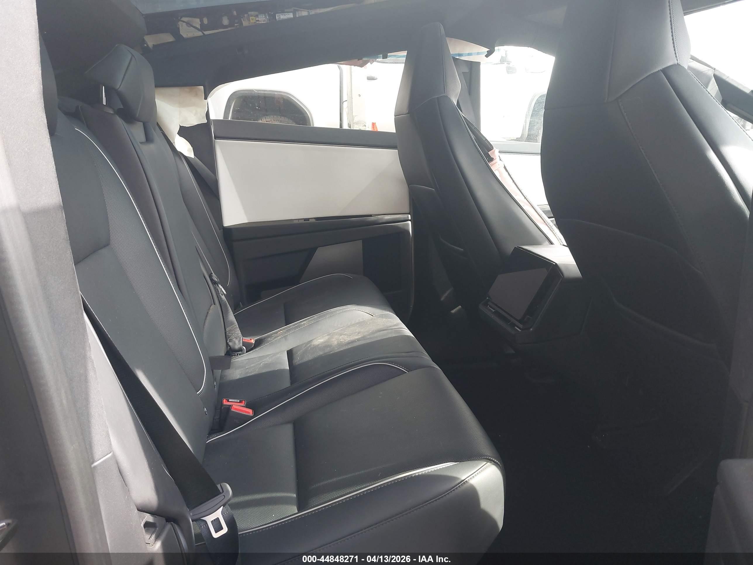 TESLA CYBERTRUCK image 8