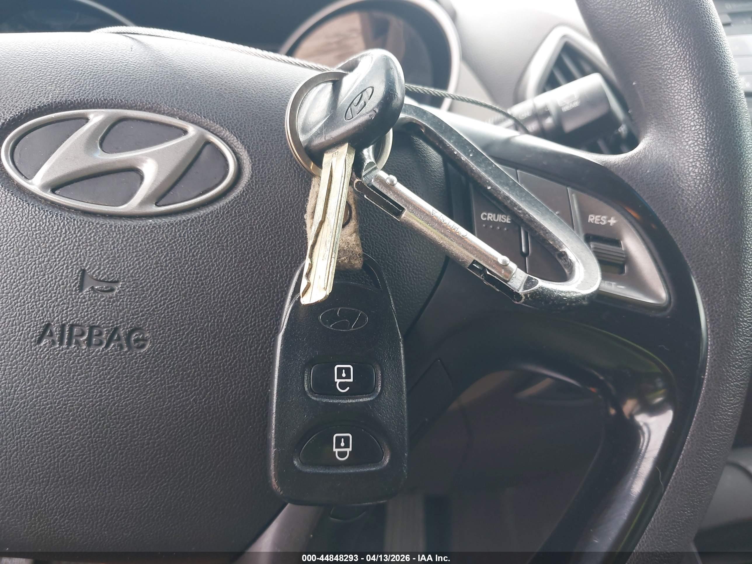 HYUNDAI TUCSON image 11