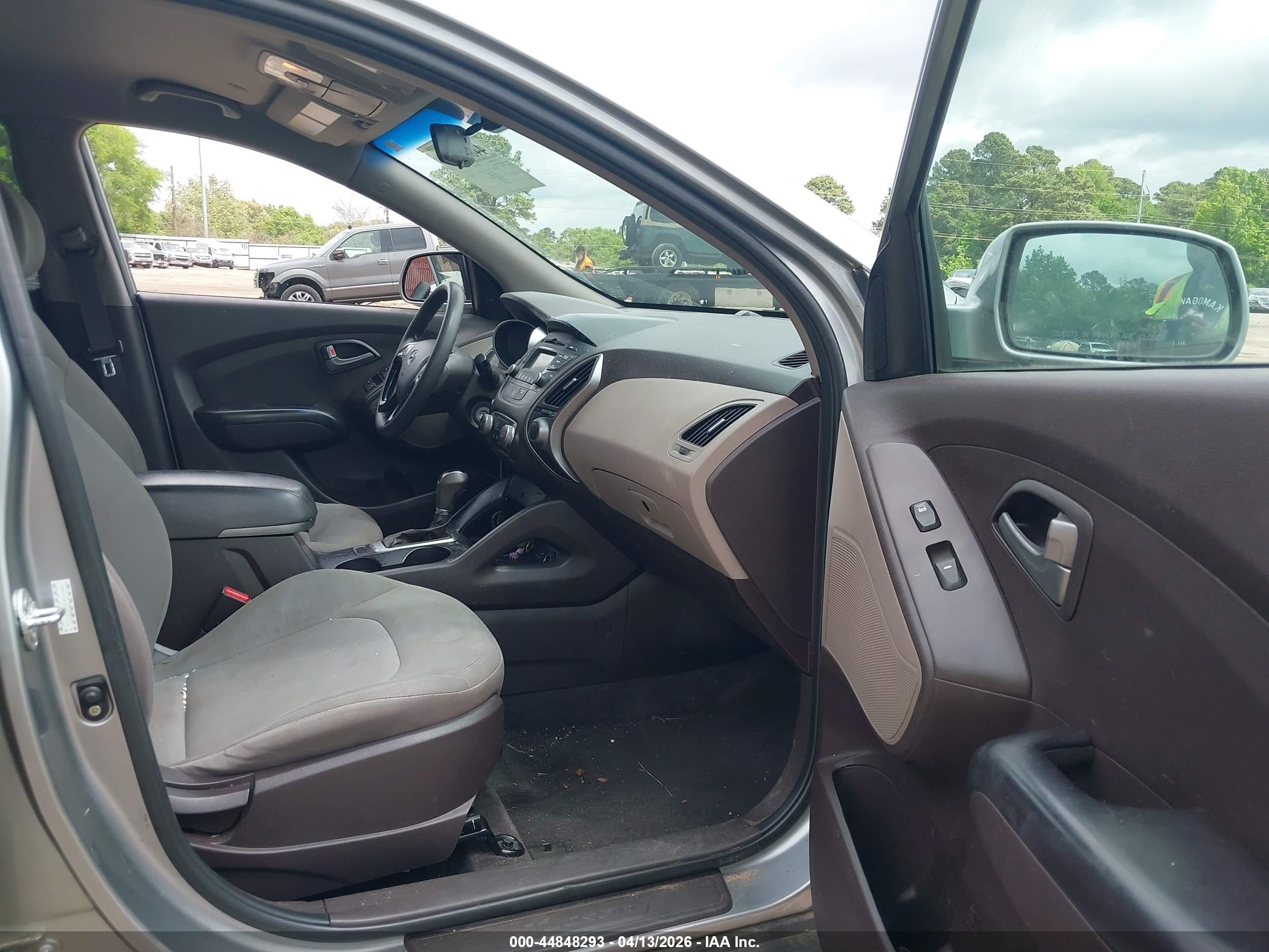 HYUNDAI TUCSON image 5