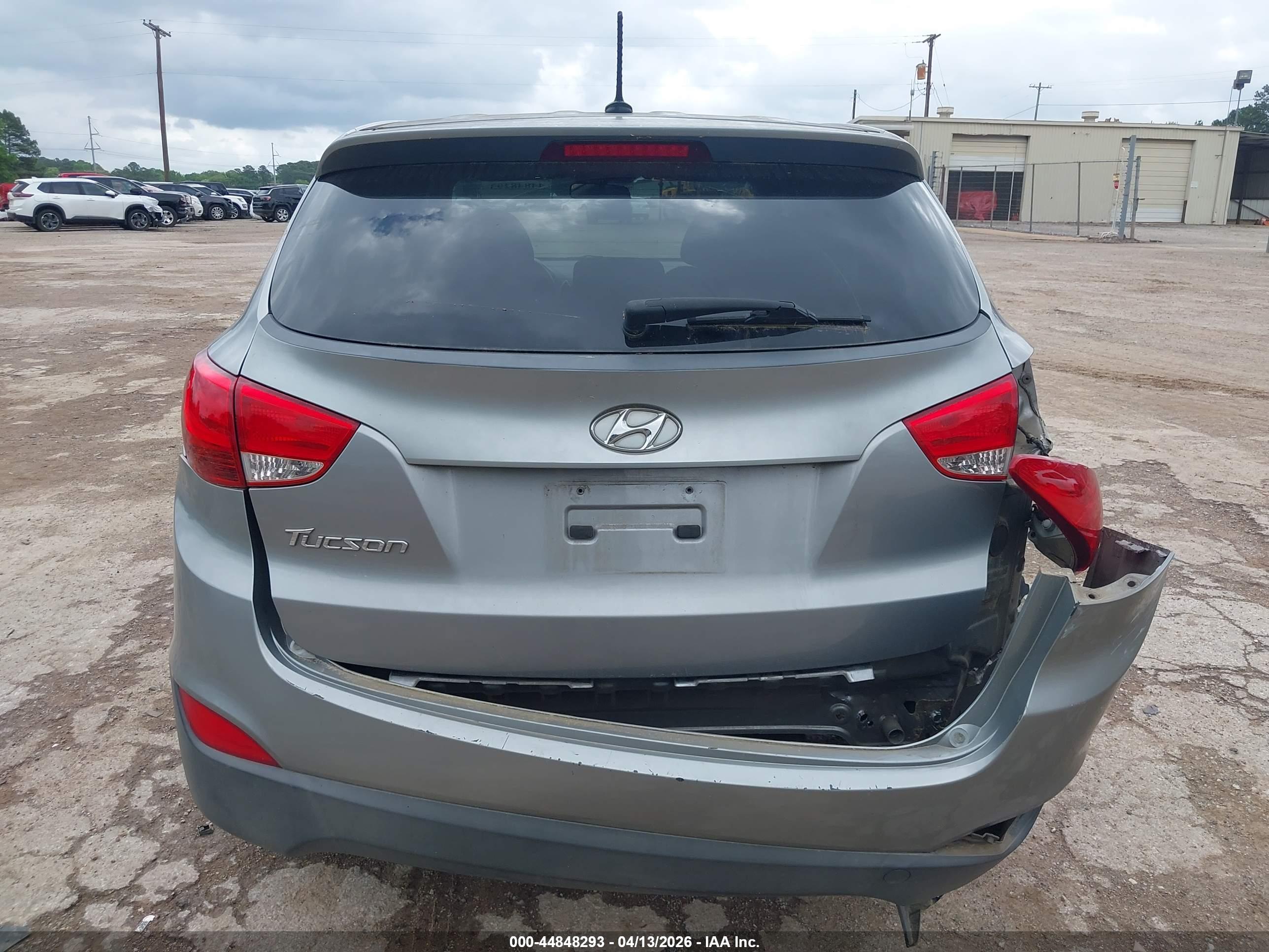HYUNDAI TUCSON image 6