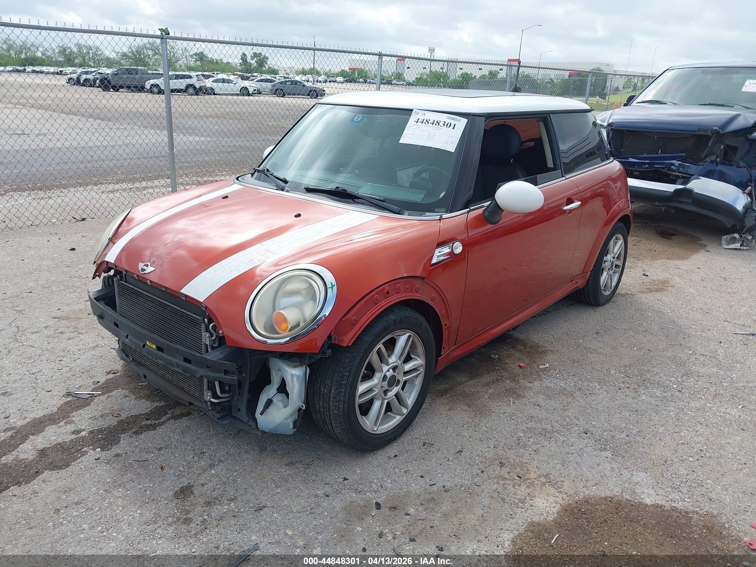 MINI COOPER image 2