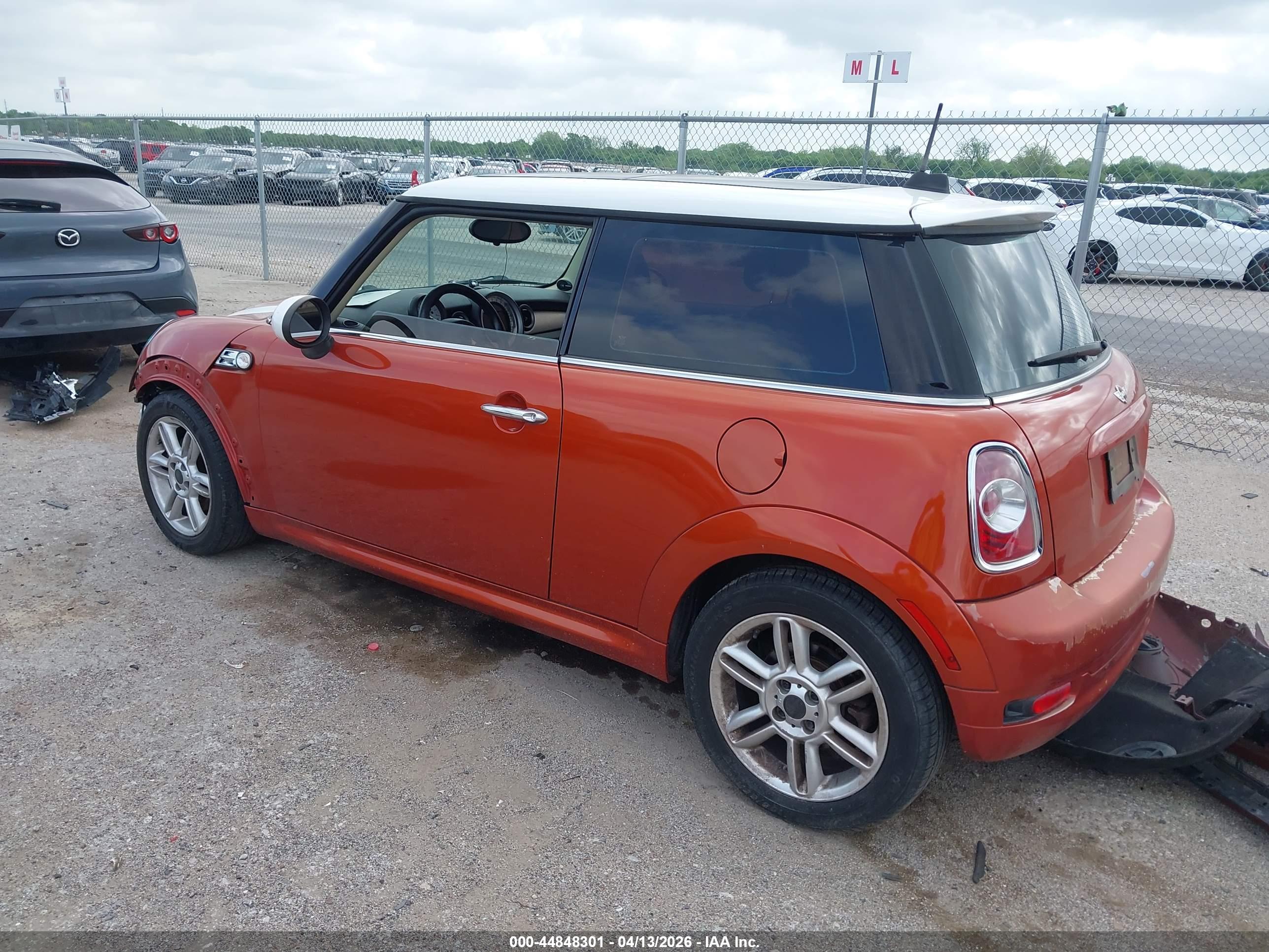 MINI COOPER image 3
